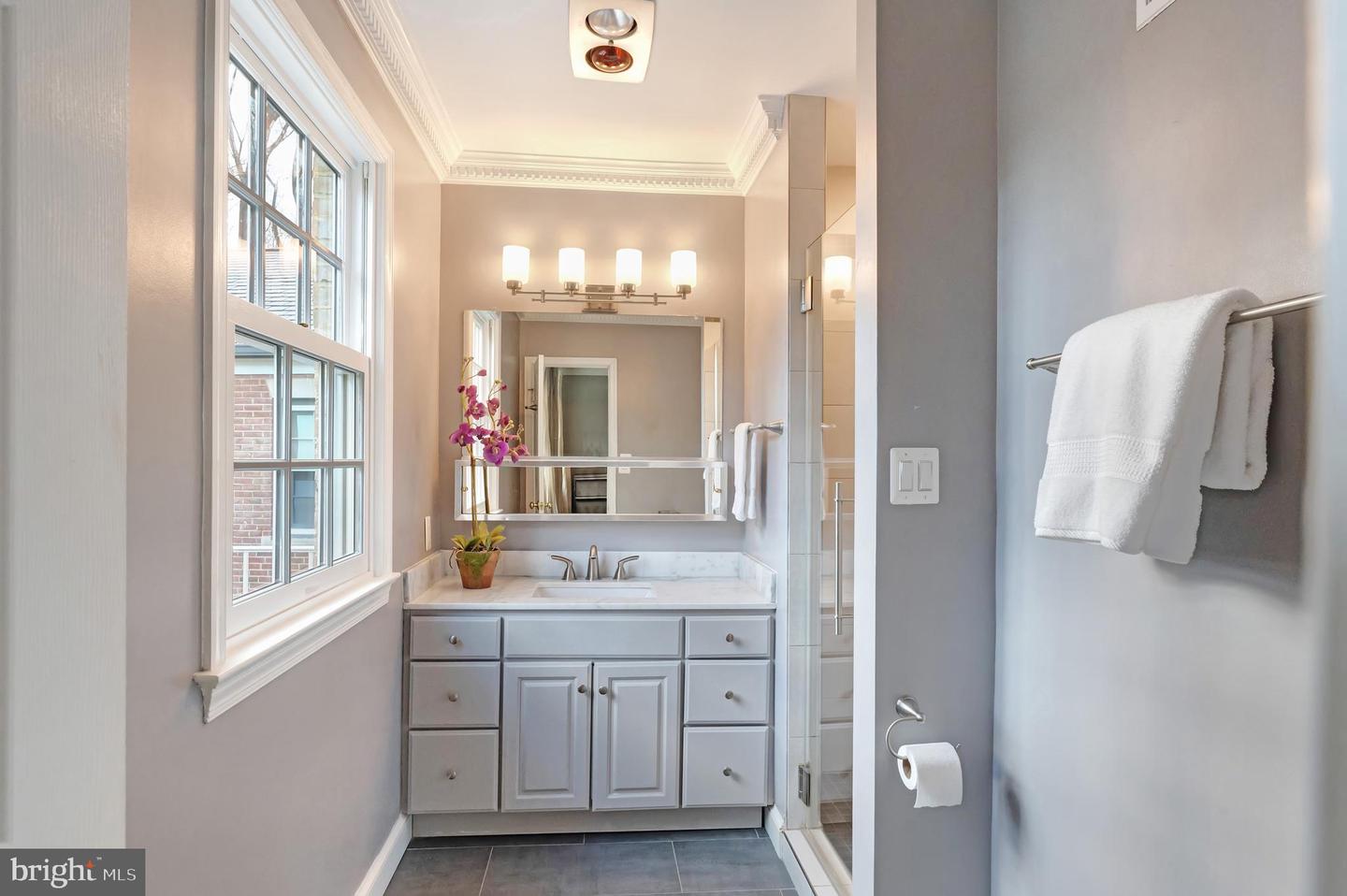 706 BLUEBERRY HILL RD, MCLEAN, Virginia 22101, 4 Bedrooms Bedrooms, ,4 BathroomsBathrooms,Residential,For sale,706 BLUEBERRY HILL RD,VAFX2274870 MLS # VAFX2274870