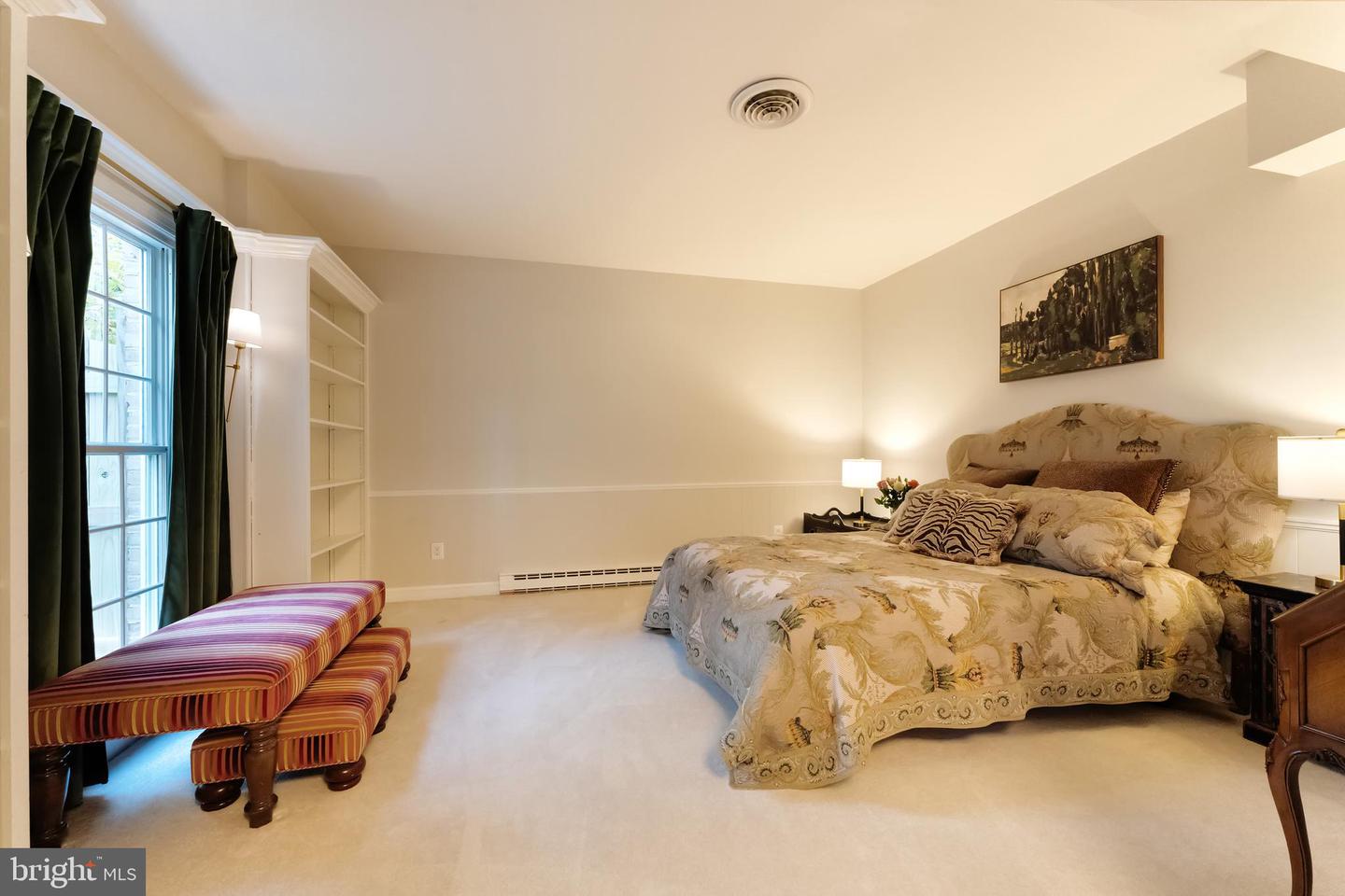 706 BLUEBERRY HILL RD, MCLEAN, Virginia 22101, 4 Bedrooms Bedrooms, ,4 BathroomsBathrooms,Residential,For sale,706 BLUEBERRY HILL RD,VAFX2274870 MLS # VAFX2274870