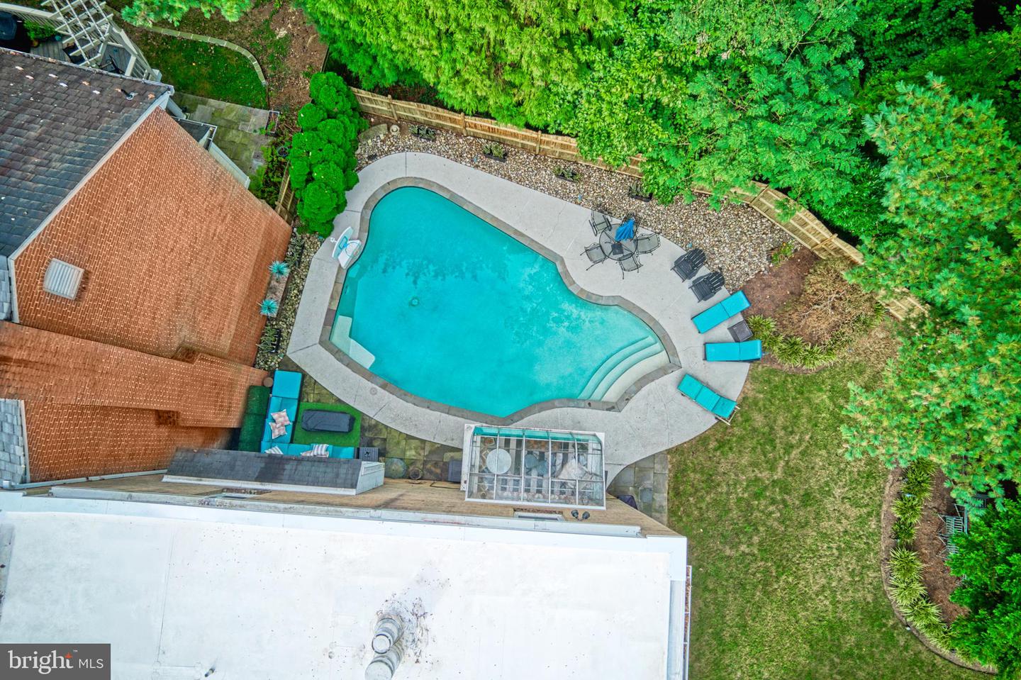 706 BLUEBERRY HILL RD, MCLEAN, Virginia 22101, 4 Bedrooms Bedrooms, ,4 BathroomsBathrooms,Residential,For sale,706 BLUEBERRY HILL RD,VAFX2274870 MLS # VAFX2274870