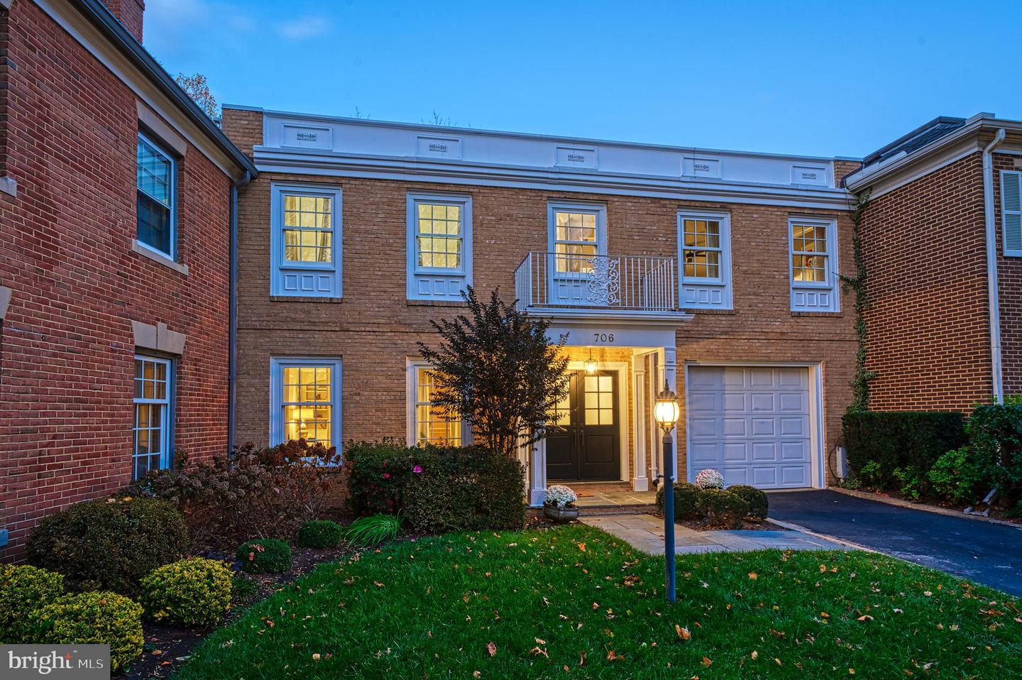 706 BLUEBERRY HILL RD, MCLEAN, Virginia 22101, 4 Bedrooms Bedrooms, ,4 BathroomsBathrooms,Residential,For sale,706 BLUEBERRY HILL RD,VAFX2274870 MLS # VAFX2274870