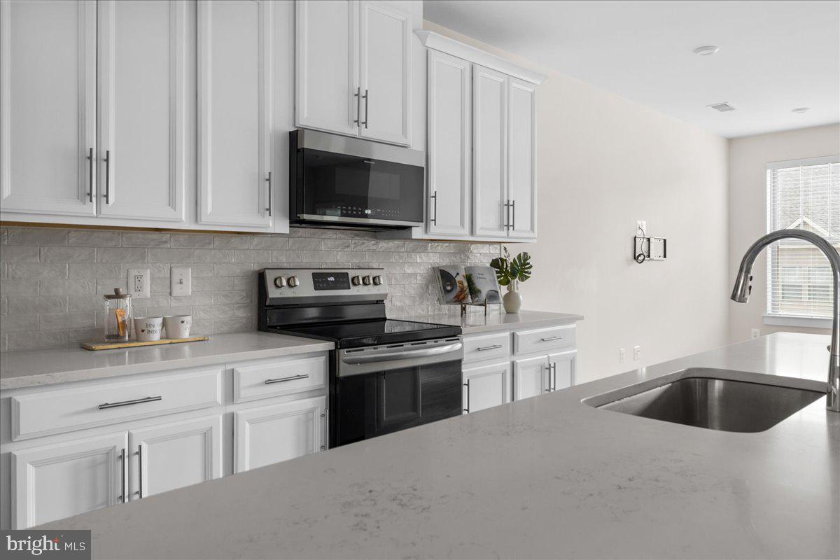 1120 MADEIRA TER SE, LEESBURG, Virginia 20175, 3 Bedrooms Bedrooms, ,2 BathroomsBathrooms,Residential,For sale,1120 MADEIRA TER SE,VALO2110150 MLS # VALO2110150