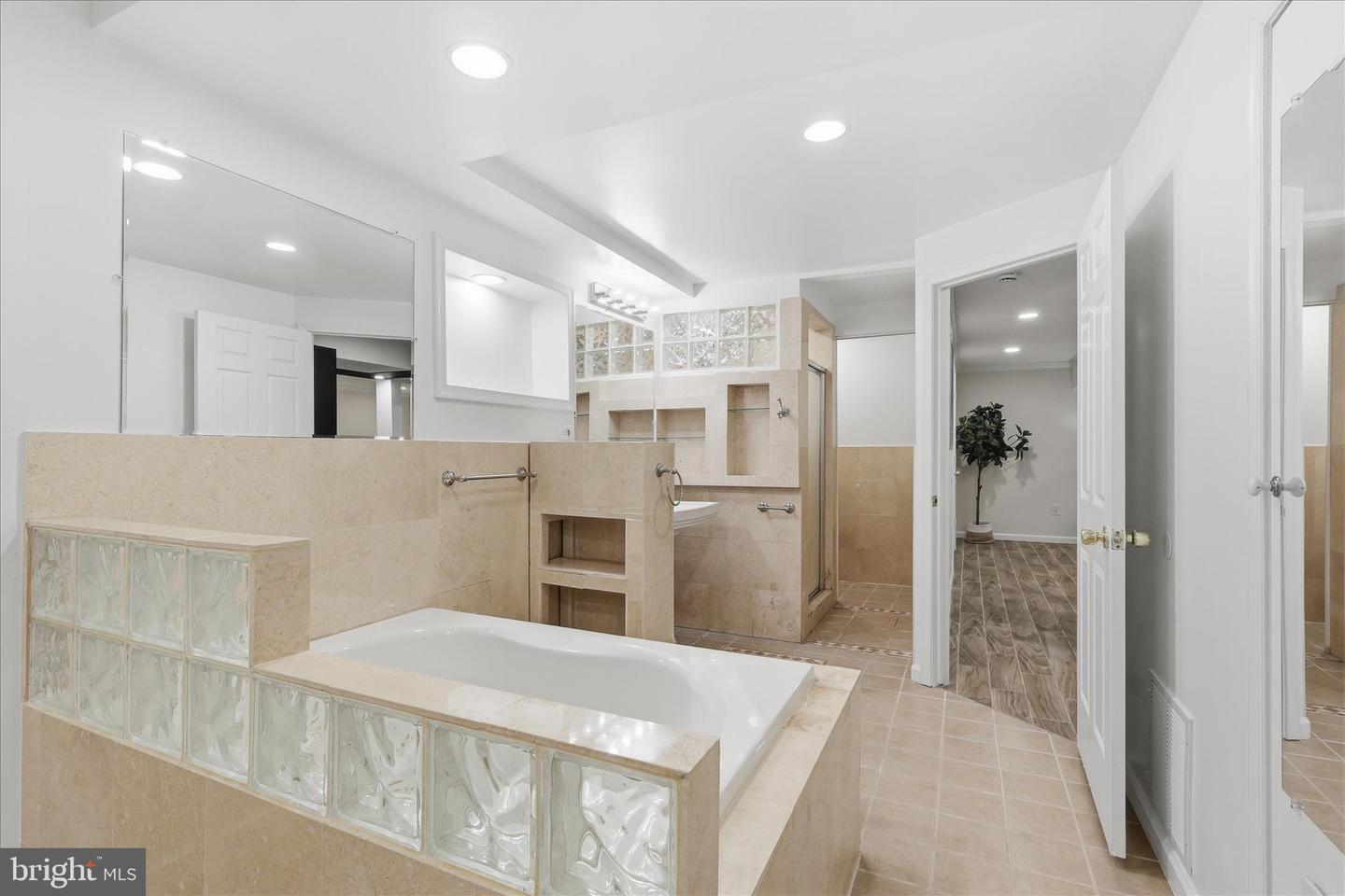 5606 TILIA CT, BURKE, Virginia 22015, 4 Bedrooms Bedrooms, ,3 BathroomsBathrooms,Residential,For sale,5606 TILIA CT,VAFX2277966 MLS # VAFX2277966