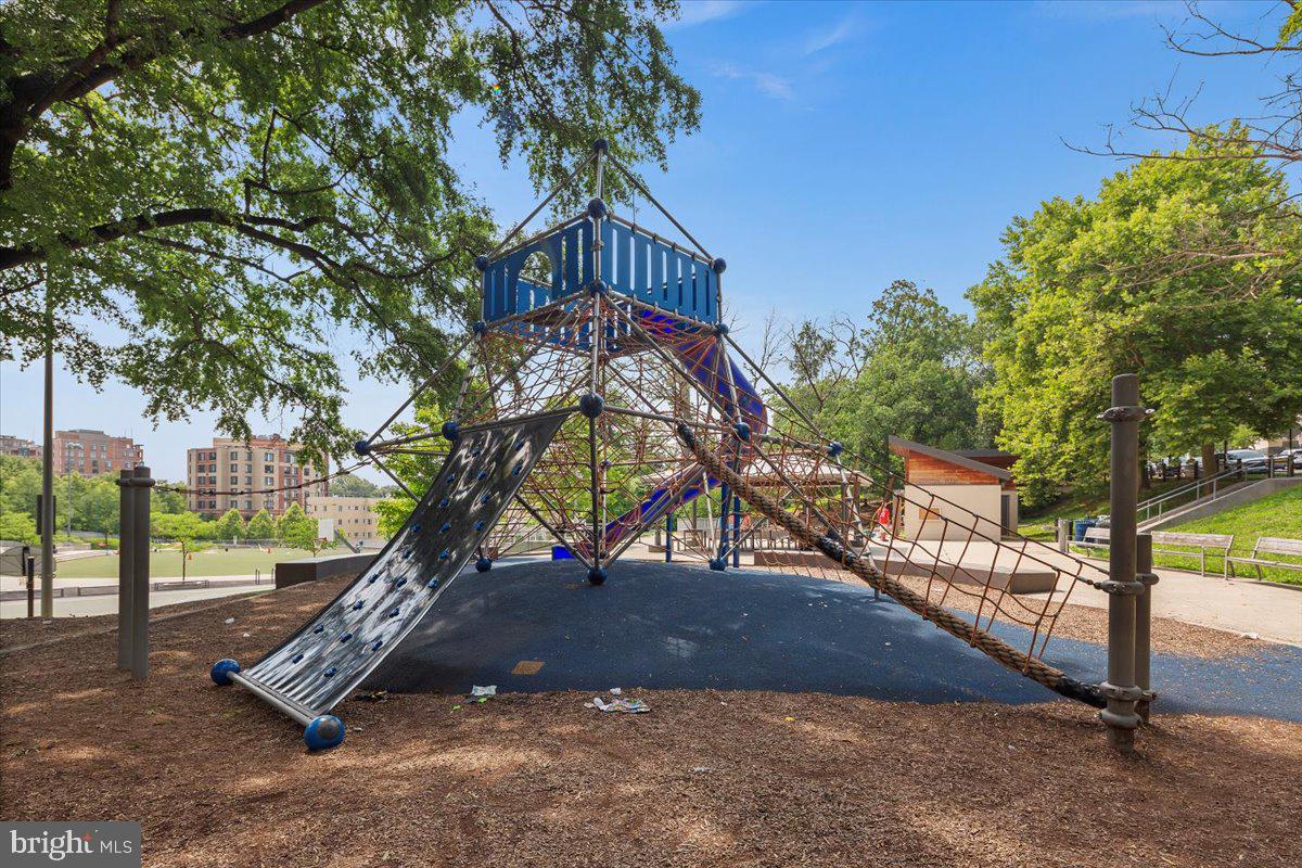 1276 N WAYNE ST #711, ARLINGTON, Virginia 22201, 2 Bedrooms Bedrooms, ,2 BathroomsBathrooms,Residential,For sale,1276 N WAYNE ST #711,VAAR2066330 MLS # VAAR2066330