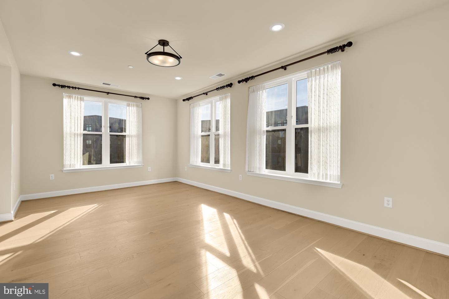 9555 SAINTSBURY DR #503, FAIRFAX, Virginia 22031, 2 Bedrooms Bedrooms, ,2 BathroomsBathrooms,Residential,For sale,9555 SAINTSBURY DR #503,VAFX2280722 MLS # VAFX2280722