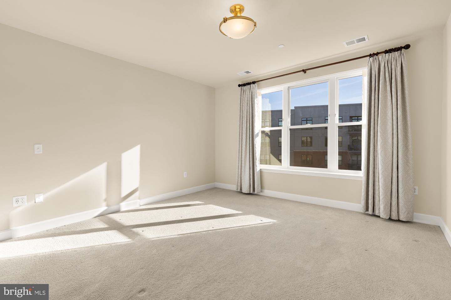 9555 SAINTSBURY DR #503, FAIRFAX, Virginia 22031, 2 Bedrooms Bedrooms, ,2 BathroomsBathrooms,Residential,For sale,9555 SAINTSBURY DR #503,VAFX2280722 MLS # VAFX2280722