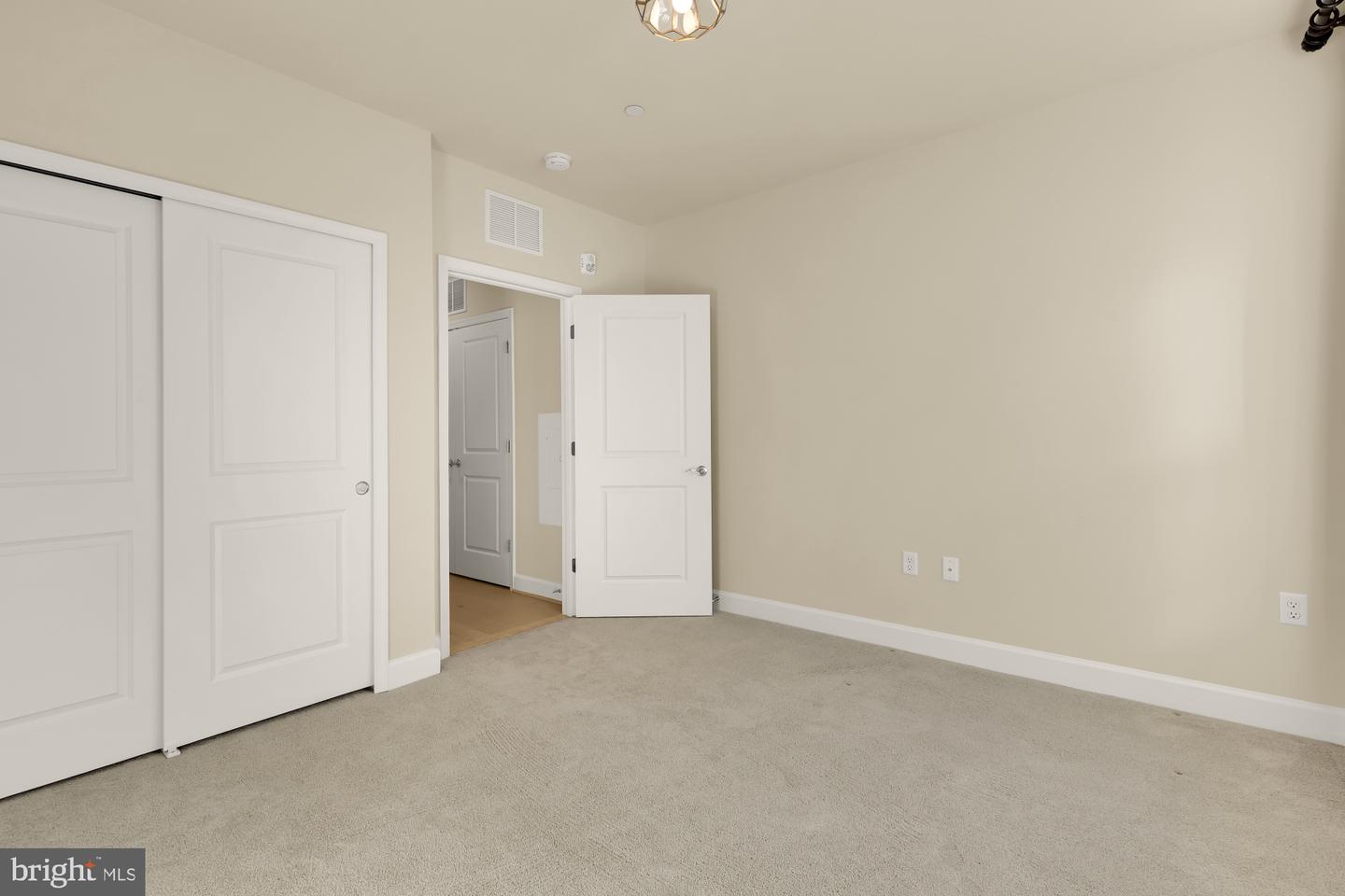 9555 SAINTSBURY DR #503, FAIRFAX, Virginia 22031, 2 Bedrooms Bedrooms, ,2 BathroomsBathrooms,Residential,For sale,9555 SAINTSBURY DR #503,VAFX2280722 MLS # VAFX2280722