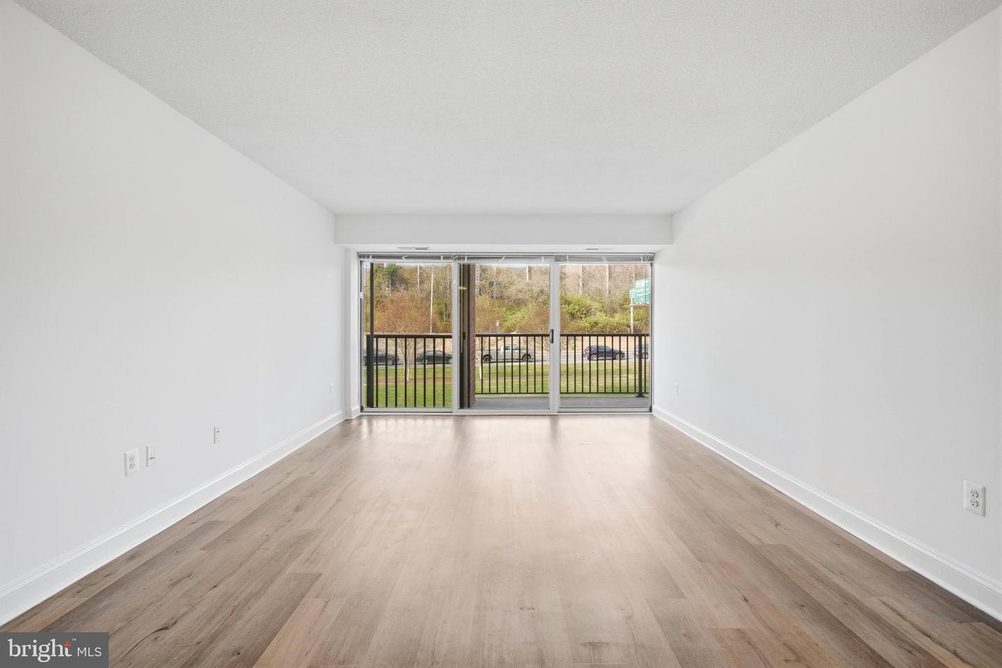 1300 ARMY NAVY DR #124, ARLINGTON, Virginia 22202, 1 Bedroom Bedrooms, ,1 BathroomBathrooms,Residential,For sale,1300 ARMY NAVY DR #124,VAAR2066486 MLS # VAAR2066486