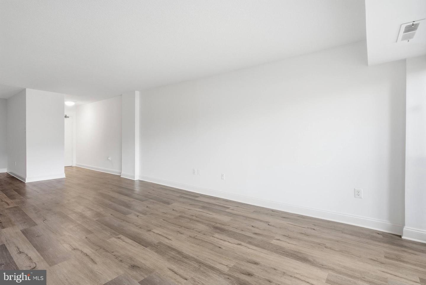 1300 ARMY NAVY DR #124, ARLINGTON, Virginia 22202, 1 Bedroom Bedrooms, ,1 BathroomBathrooms,Residential,For sale,1300 ARMY NAVY DR #124,VAAR2066486 MLS # VAAR2066486