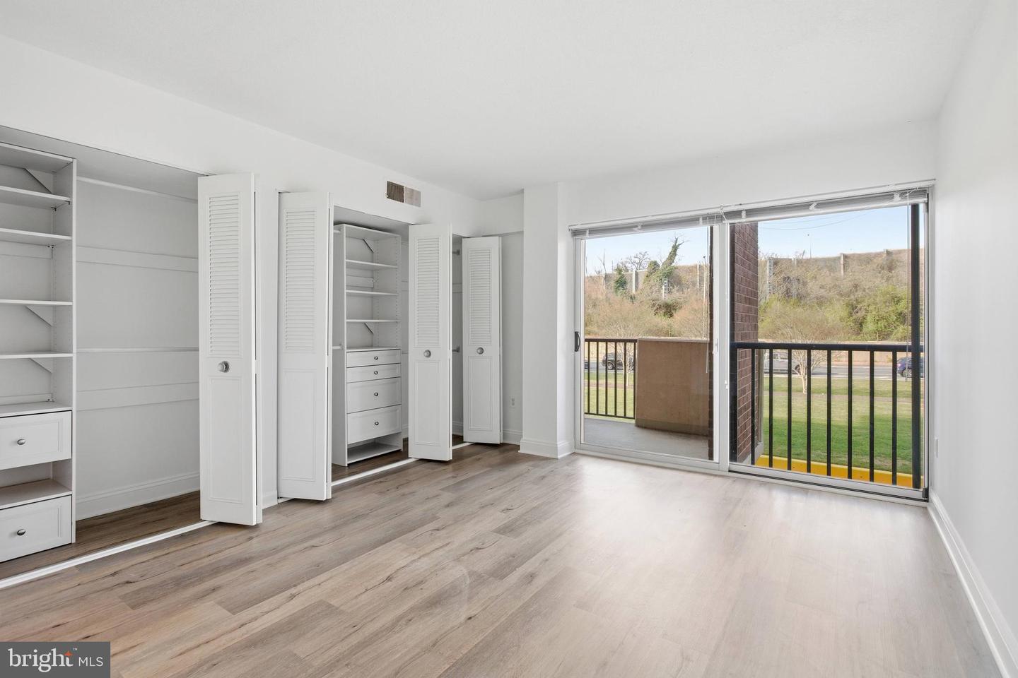 1300 ARMY NAVY DR #124, ARLINGTON, Virginia 22202, 1 Bedroom Bedrooms, ,1 BathroomBathrooms,Residential,For sale,1300 ARMY NAVY DR #124,VAAR2066486 MLS # VAAR2066486