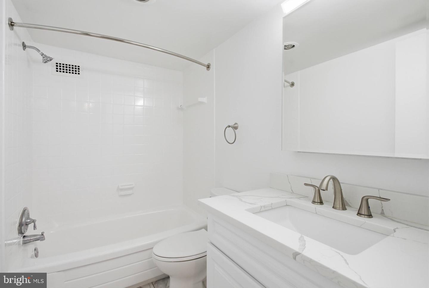 1300 ARMY NAVY DR #124, ARLINGTON, Virginia 22202, 1 Bedroom Bedrooms, ,1 BathroomBathrooms,Residential,For sale,1300 ARMY NAVY DR #124,VAAR2066486 MLS # VAAR2066486