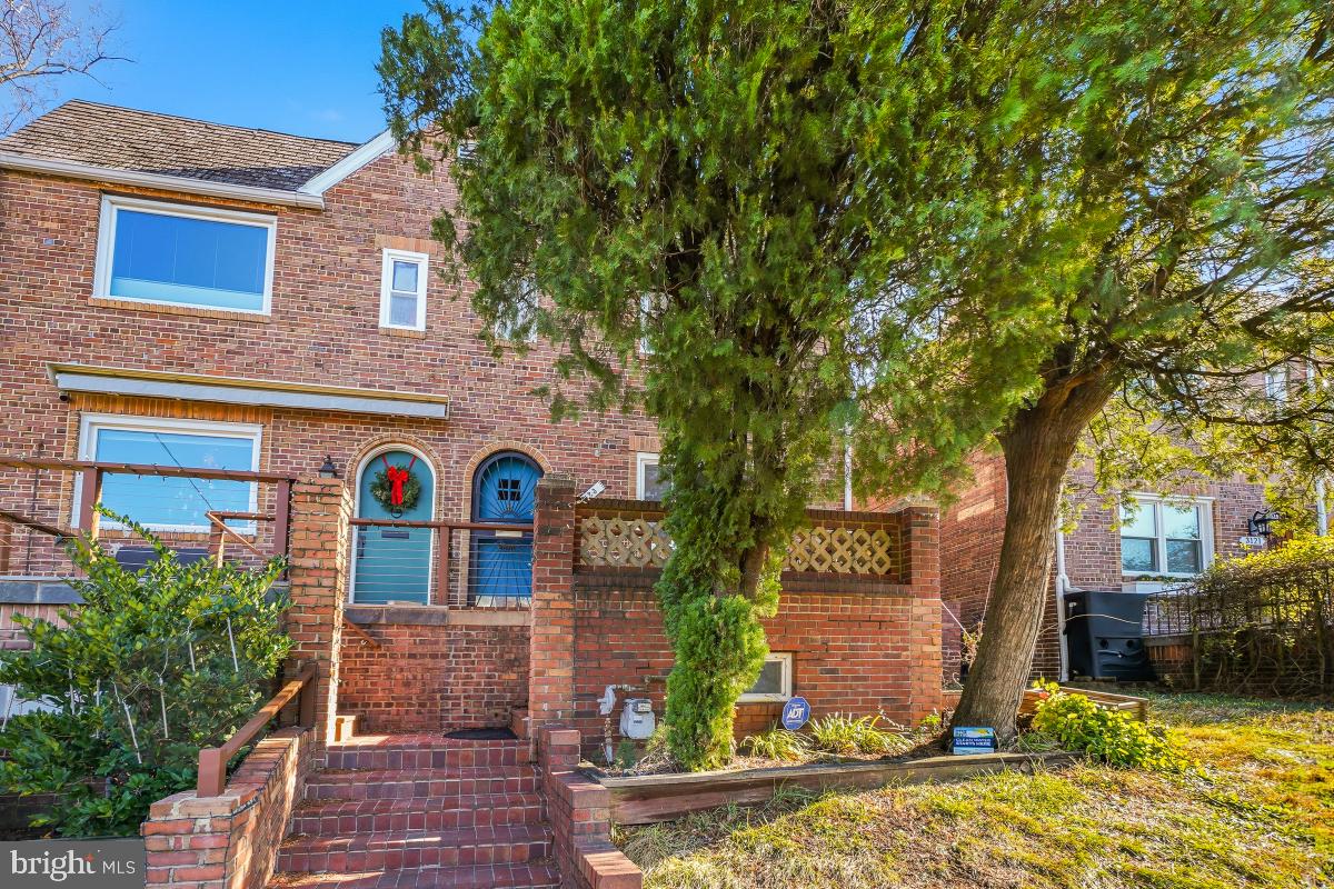 3123 18TH ST NE, WASHINGTON, District Of Columbia 20018, 3 Bedrooms Bedrooms, ,2 BathroomsBathrooms,Residential,For sale,3123 18TH ST NE,DCDC2233266 MLS # DCDC2233266