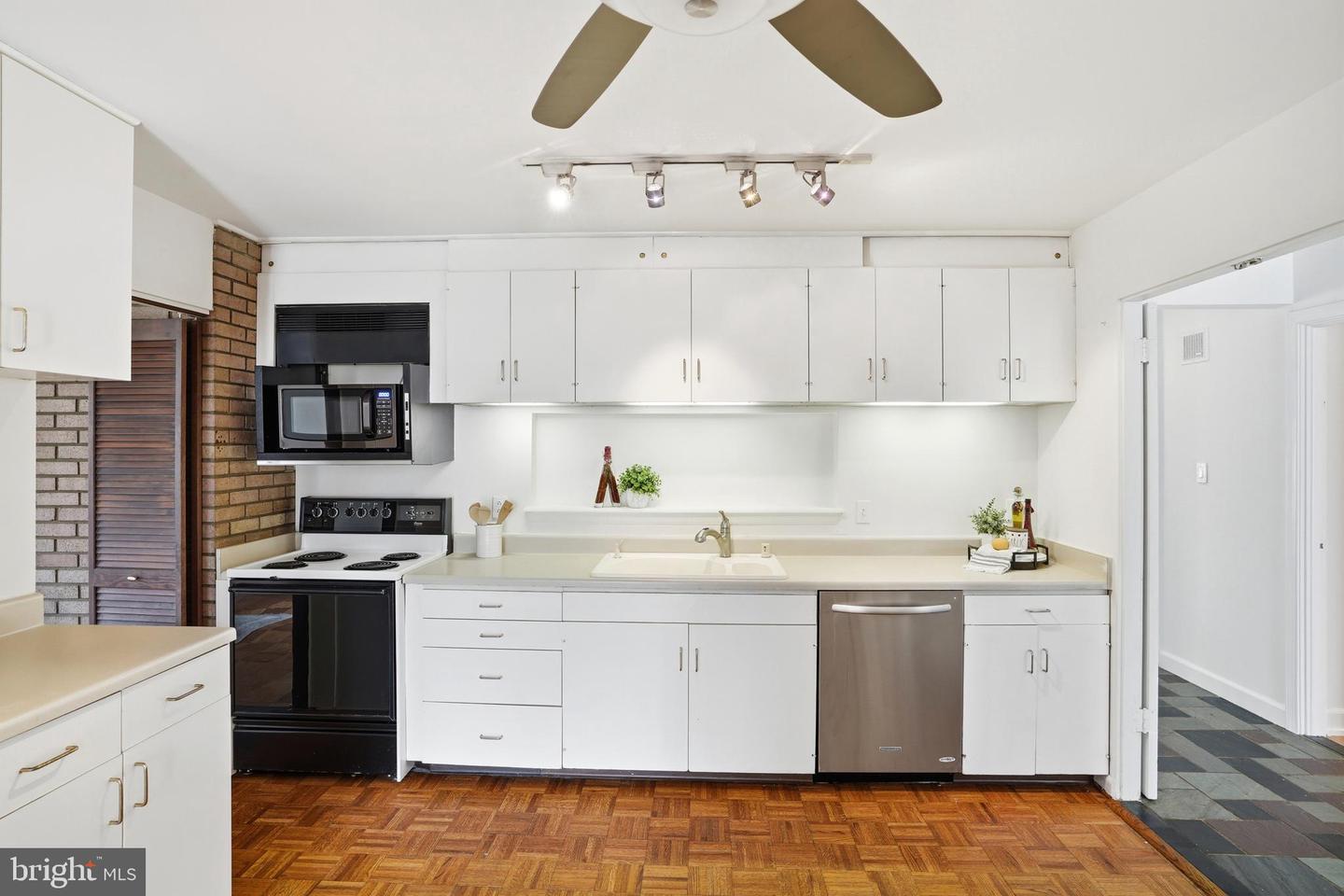 2745 N RADFORD ST, ARLINGTON, Virginia 22207, 6 Bedrooms Bedrooms, ,6 BathroomsBathrooms,Residential,For sale,2745 N RADFORD ST,VAAR2066586 MLS # VAAR2066586