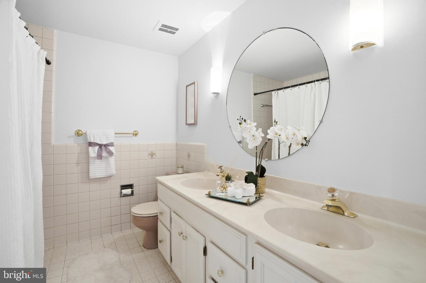 2745 N RADFORD ST, ARLINGTON, Virginia 22207, 6 Bedrooms Bedrooms, ,6 BathroomsBathrooms,Residential,For sale,2745 N RADFORD ST,VAAR2066586 MLS # VAAR2066586