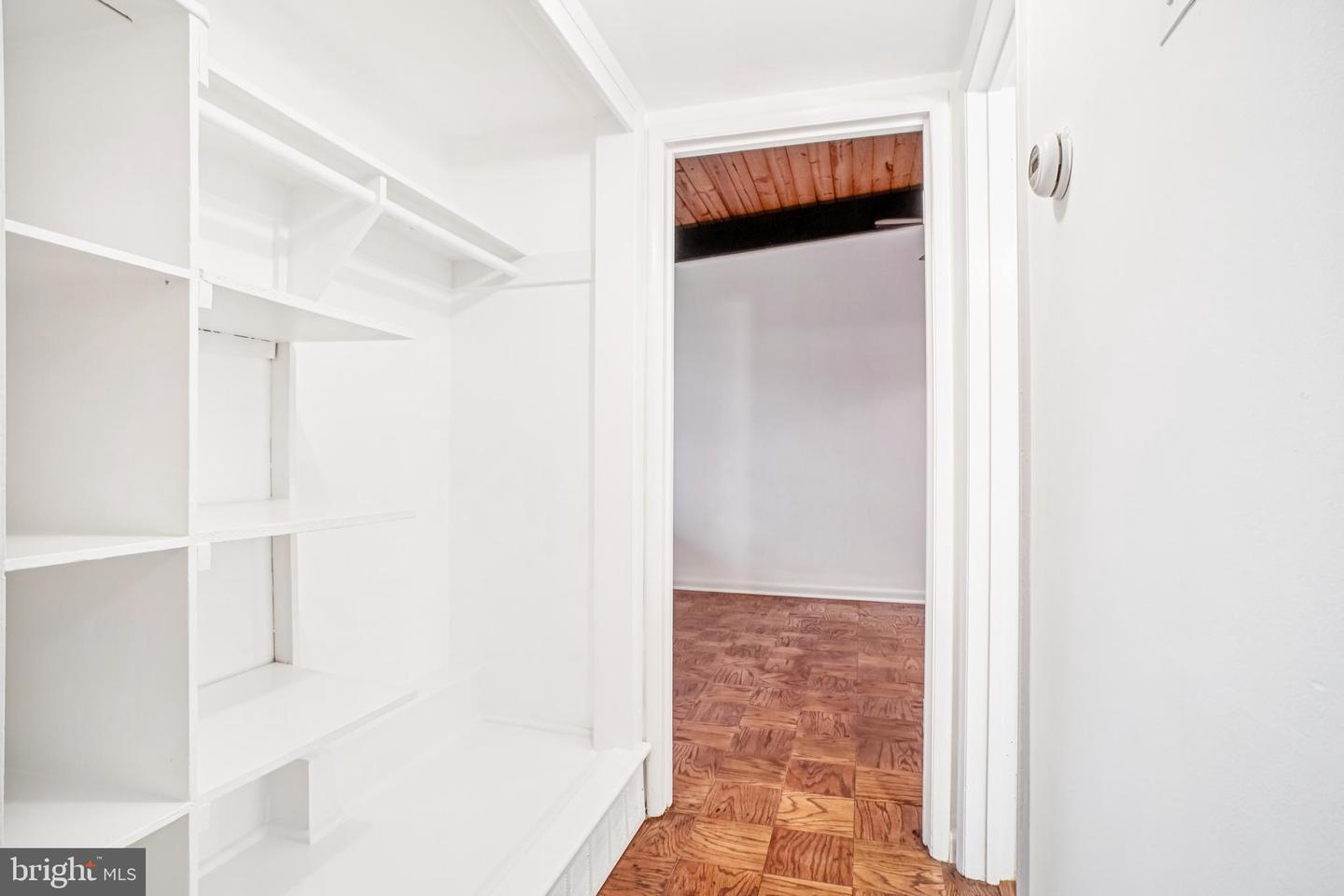 4333 AMERICANA DR #203, ANNANDALE, Virginia 22003, 2 Bedrooms Bedrooms, ,1 BathroomBathrooms,Residential,For sale,4333 AMERICANA DR #203,VAFX2281478 MLS # VAFX2281478