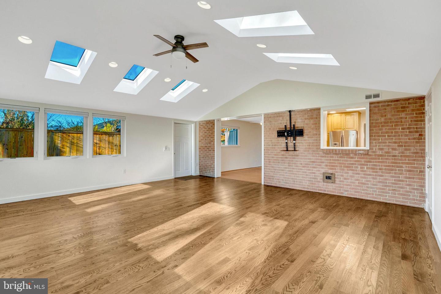 15005 PONDERLAY DR, CENTREVILLE, Virginia 20120, 3 Bedrooms Bedrooms, 11 Rooms Rooms,3 BathroomsBathrooms,Residential,For sale,15005 PONDERLAY DR,VAFX2281140 MLS # VAFX2281140