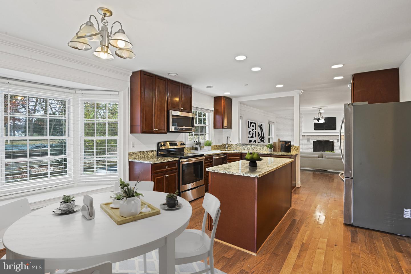 355 SPRINGVALE RD, GREAT FALLS, Virginia 22066, 4 Bedrooms Bedrooms, ,3 BathroomsBathrooms,Residential,For sale,355 SPRINGVALE RD,VAFX2281272 MLS # VAFX2281272