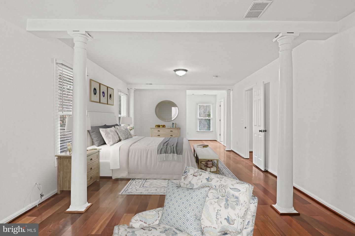 355 SPRINGVALE RD, GREAT FALLS, Virginia 22066, 4 Bedrooms Bedrooms, ,3 BathroomsBathrooms,Residential,For sale,355 SPRINGVALE RD,VAFX2281272 MLS # VAFX2281272