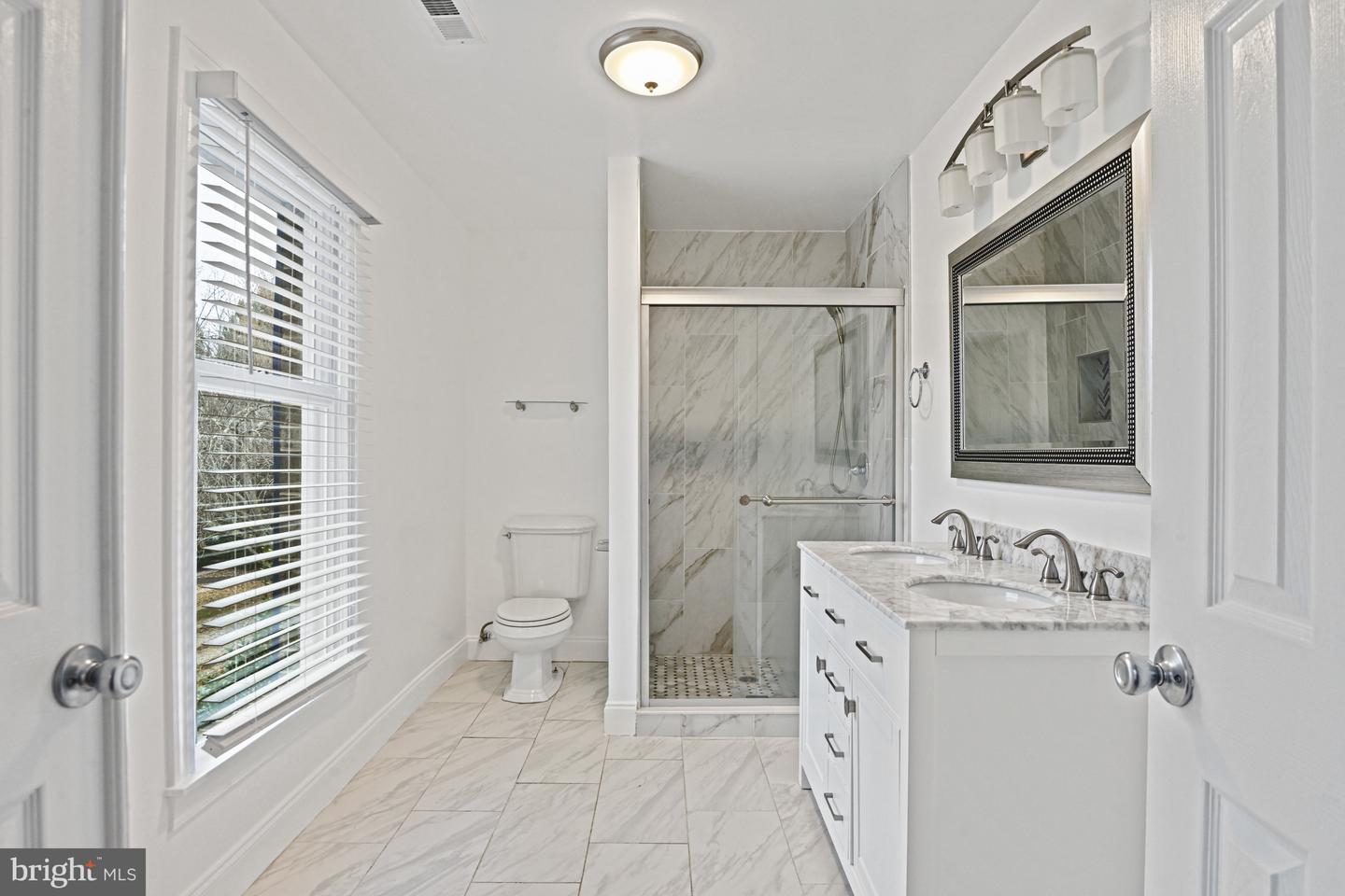 355 SPRINGVALE RD, GREAT FALLS, Virginia 22066, 4 Bedrooms Bedrooms, ,3 BathroomsBathrooms,Residential,For sale,355 SPRINGVALE RD,VAFX2281272 MLS # VAFX2281272