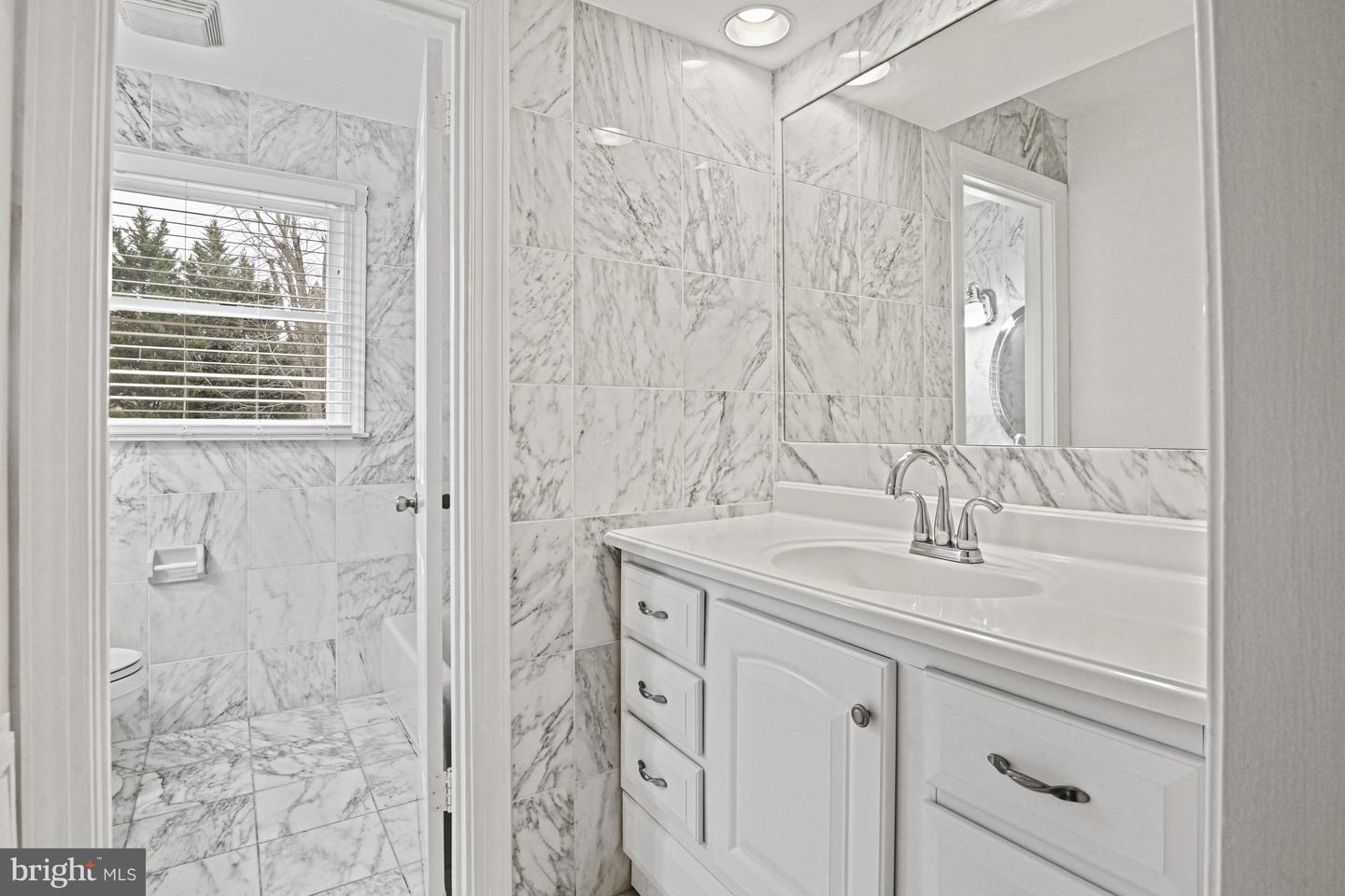 355 SPRINGVALE RD, GREAT FALLS, Virginia 22066, 4 Bedrooms Bedrooms, ,3 BathroomsBathrooms,Residential,For sale,355 SPRINGVALE RD,VAFX2281272 MLS # VAFX2281272