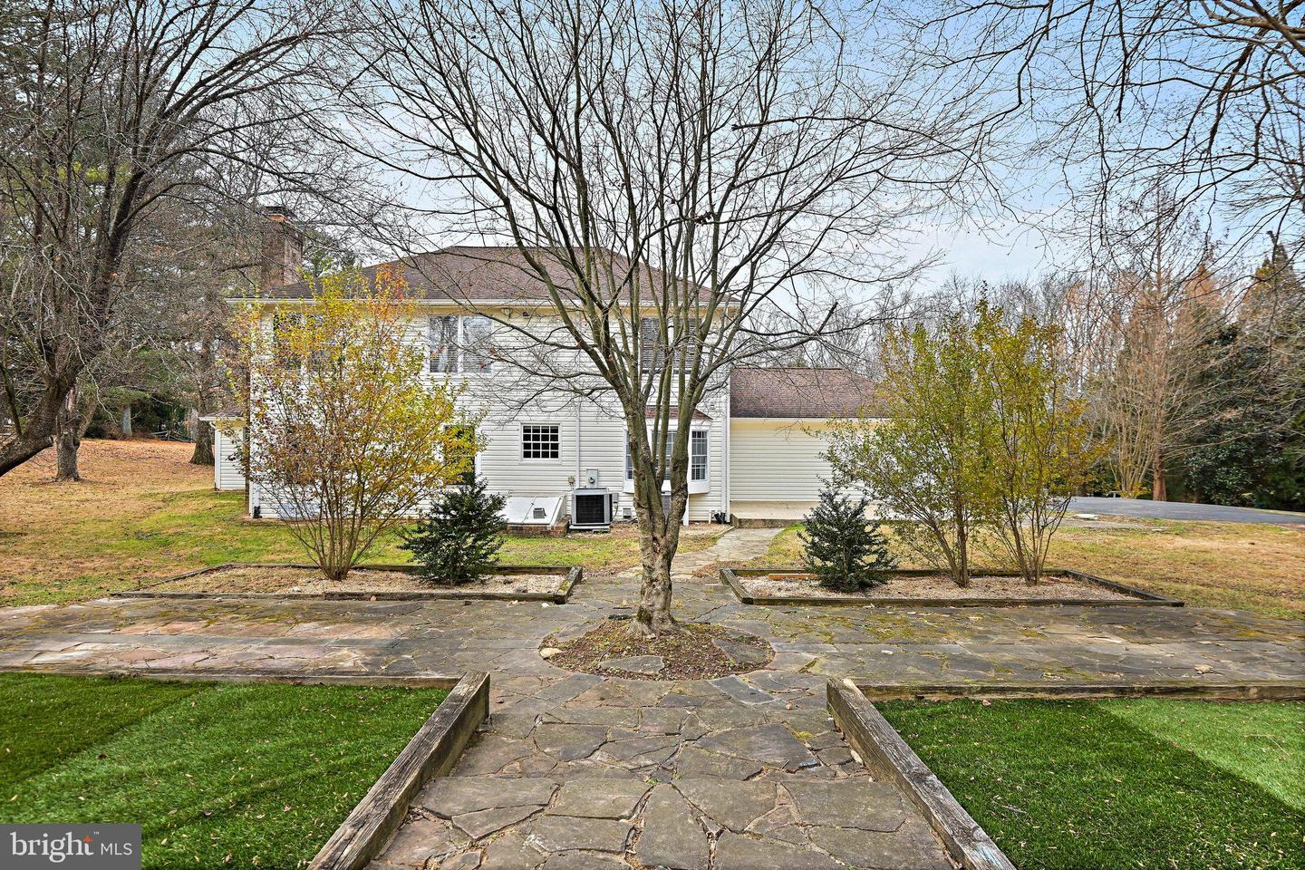 355 SPRINGVALE RD, GREAT FALLS, Virginia 22066, 4 Bedrooms Bedrooms, ,3 BathroomsBathrooms,Residential,For sale,355 SPRINGVALE RD,VAFX2281272 MLS # VAFX2281272