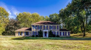 355 SPRINGVALE RD, GREAT FALLS, Virginia 22066, 4 Bedrooms Bedrooms, ,3 BathroomsBathrooms,Residential,For sale,355 SPRINGVALE RD,VAFX2281272 MLS # VAFX2281272