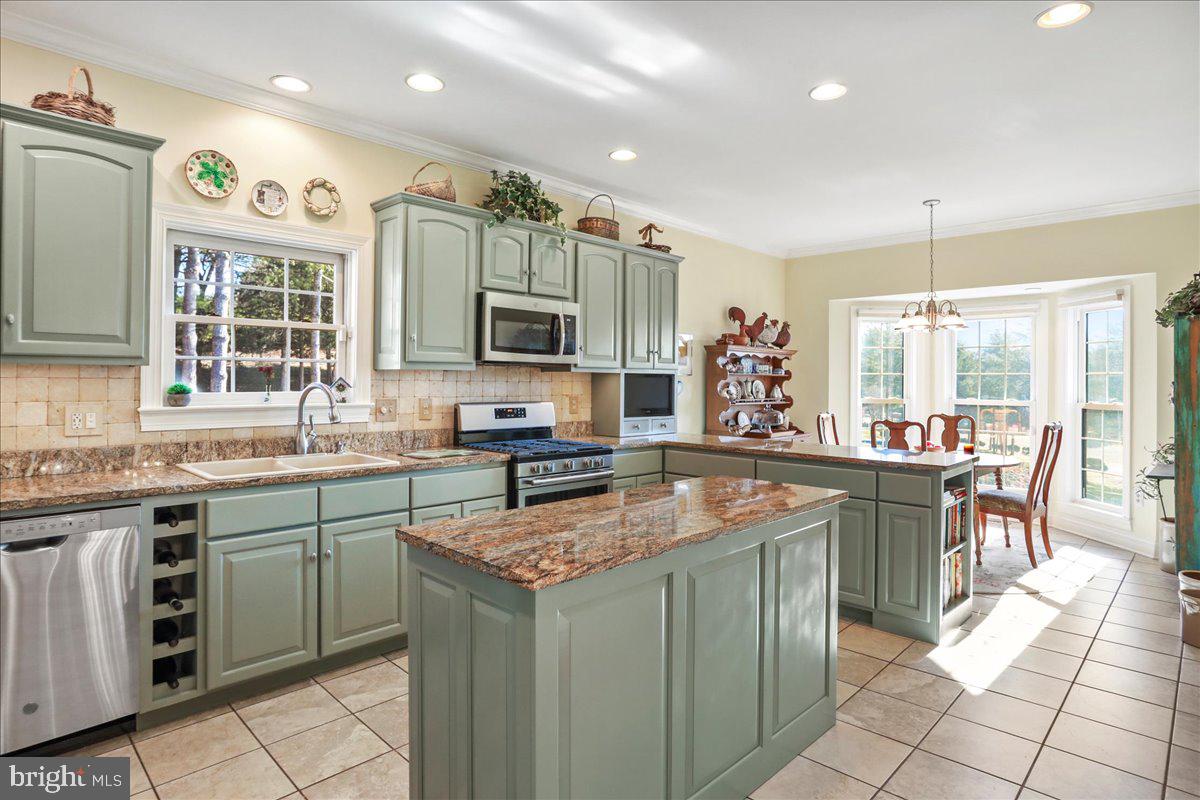 40 BIRDSONG LN, EDINBURG, Virginia 22824, 4 Bedrooms Bedrooms, 9 Rooms Rooms,3 BathroomsBathrooms,Residential,For sale,40 BIRDSONG LN,VASH2013138 MLS # VASH2013138