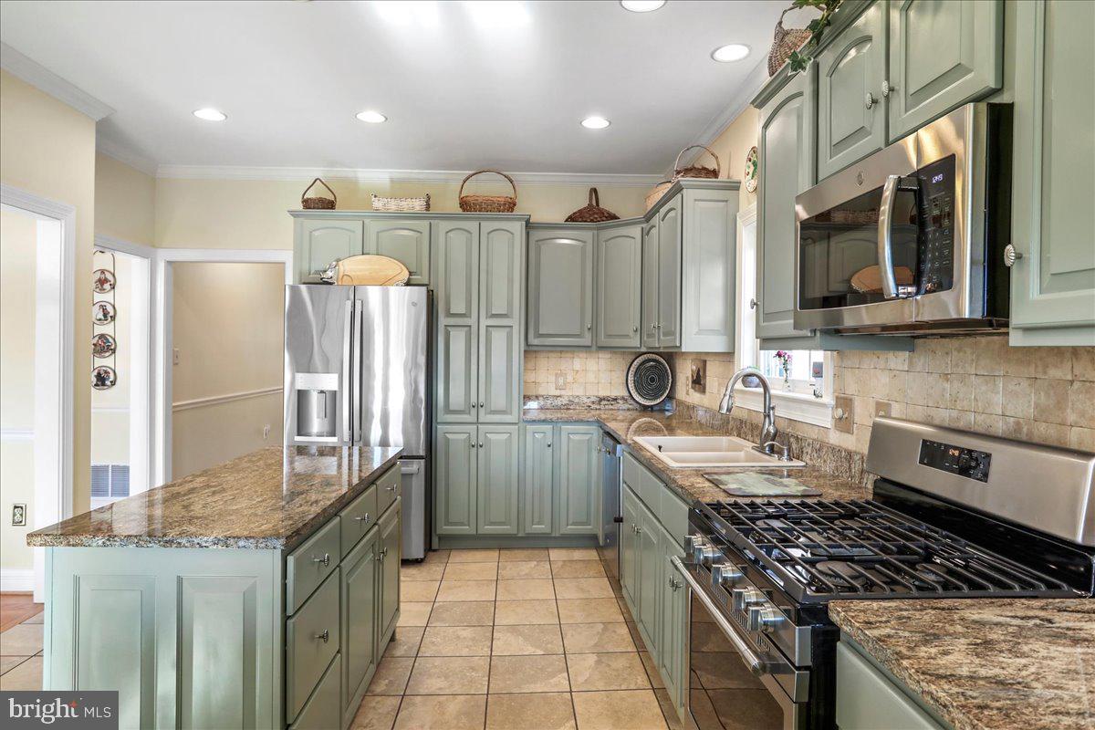 40 BIRDSONG LN, EDINBURG, Virginia 22824, 4 Bedrooms Bedrooms, 9 Rooms Rooms,3 BathroomsBathrooms,Residential,For sale,40 BIRDSONG LN,VASH2013138 MLS # VASH2013138