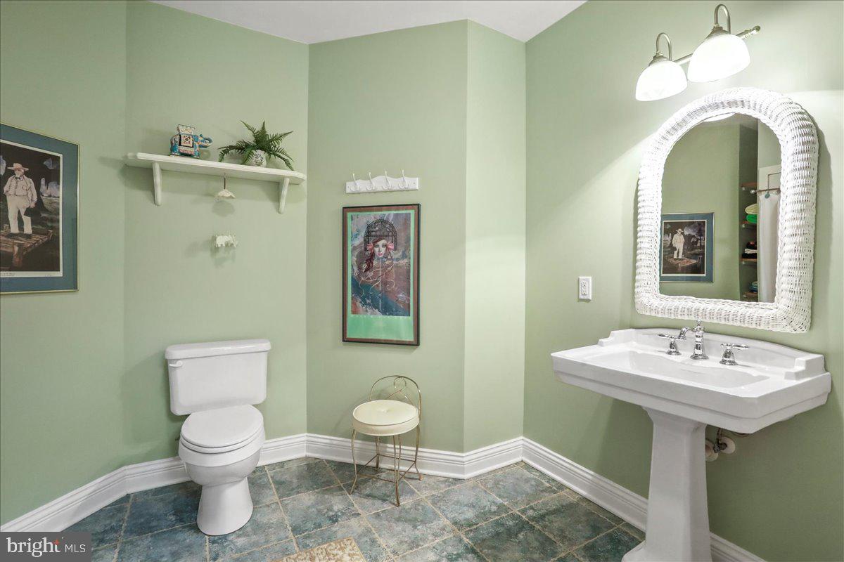 40 BIRDSONG LN, EDINBURG, Virginia 22824, 4 Bedrooms Bedrooms, 9 Rooms Rooms,3 BathroomsBathrooms,Residential,For sale,40 BIRDSONG LN,VASH2013138 MLS # VASH2013138