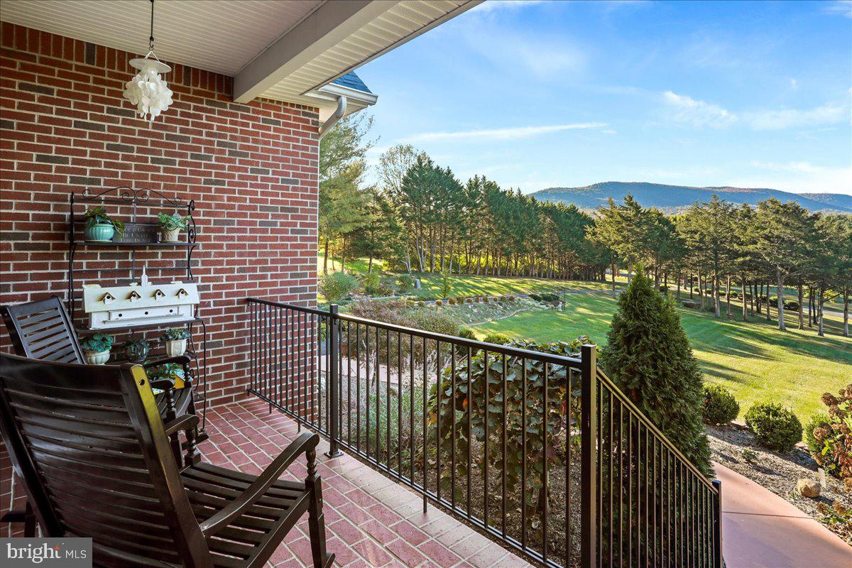 40 BIRDSONG LN, EDINBURG, Virginia 22824, 4 Bedrooms Bedrooms, 9 Rooms Rooms,3 BathroomsBathrooms,Residential,For sale,40 BIRDSONG LN,VASH2013138 MLS # VASH2013138