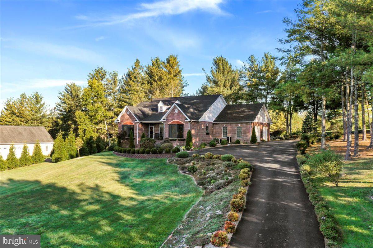 40 BIRDSONG LN, EDINBURG, Virginia 22824, 4 Bedrooms Bedrooms, 9 Rooms Rooms,3 BathroomsBathrooms,Residential,For sale,40 BIRDSONG LN,VASH2013138 MLS # VASH2013138