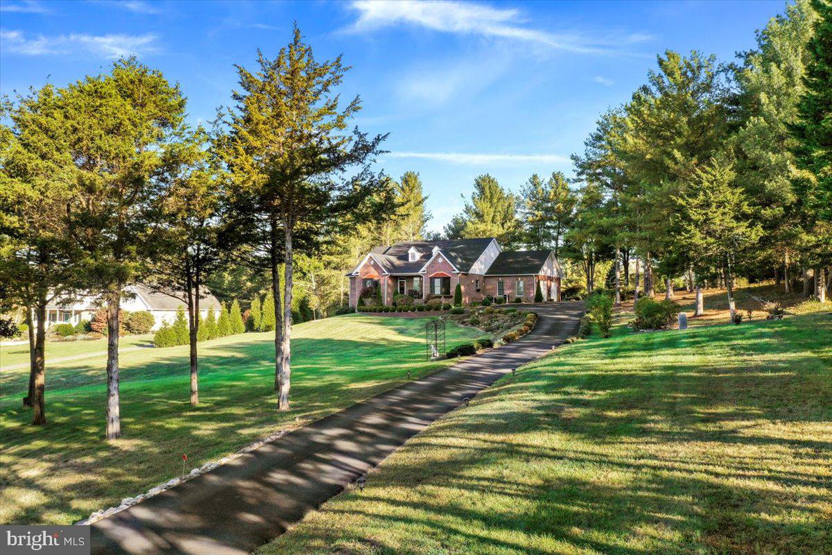 40 BIRDSONG LN, EDINBURG, Virginia 22824, 4 Bedrooms Bedrooms, 9 Rooms Rooms,3 BathroomsBathrooms,Residential,For sale,40 BIRDSONG LN,VASH2013138 MLS # VASH2013138