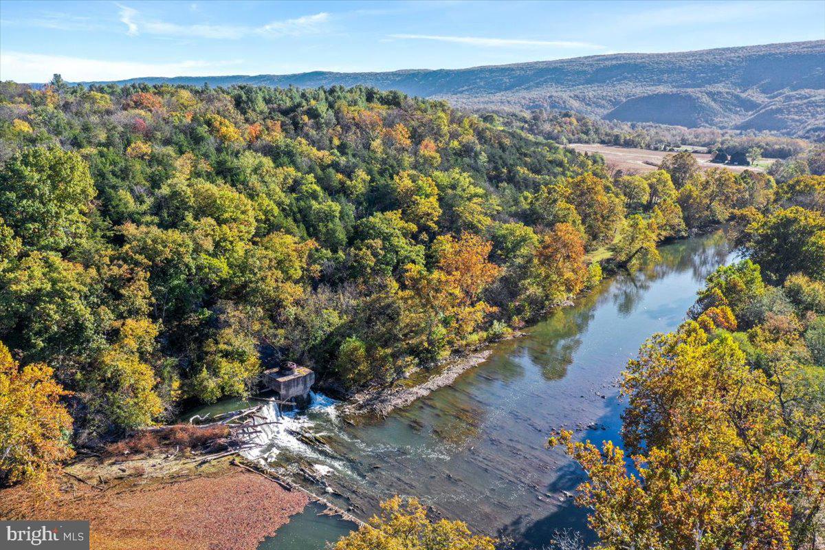 40 BIRDSONG LN, EDINBURG, Virginia 22824, 4 Bedrooms Bedrooms, 9 Rooms Rooms,3 BathroomsBathrooms,Residential,For sale,40 BIRDSONG LN,VASH2013138 MLS # VASH2013138