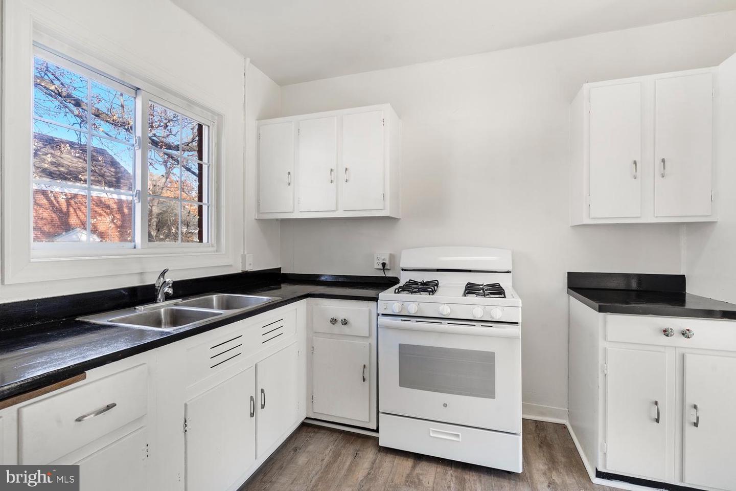 3618 GUNSTON RD, ALEXANDRIA, Virginia 22302, 1 Bedroom Bedrooms, ,1 BathroomBathrooms,Residential,For sale,3618 GUNSTON RD,VAAX2052152 MLS # VAAX2052152