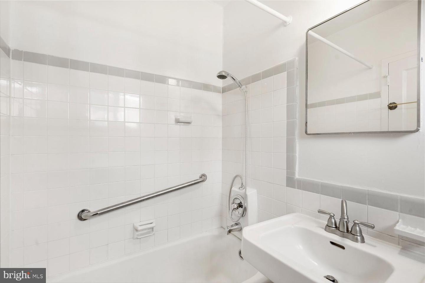 3618 GUNSTON RD, ALEXANDRIA, Virginia 22302, 1 Bedroom Bedrooms, ,1 BathroomBathrooms,Residential,For sale,3618 GUNSTON RD,VAAX2052152 MLS # VAAX2052152