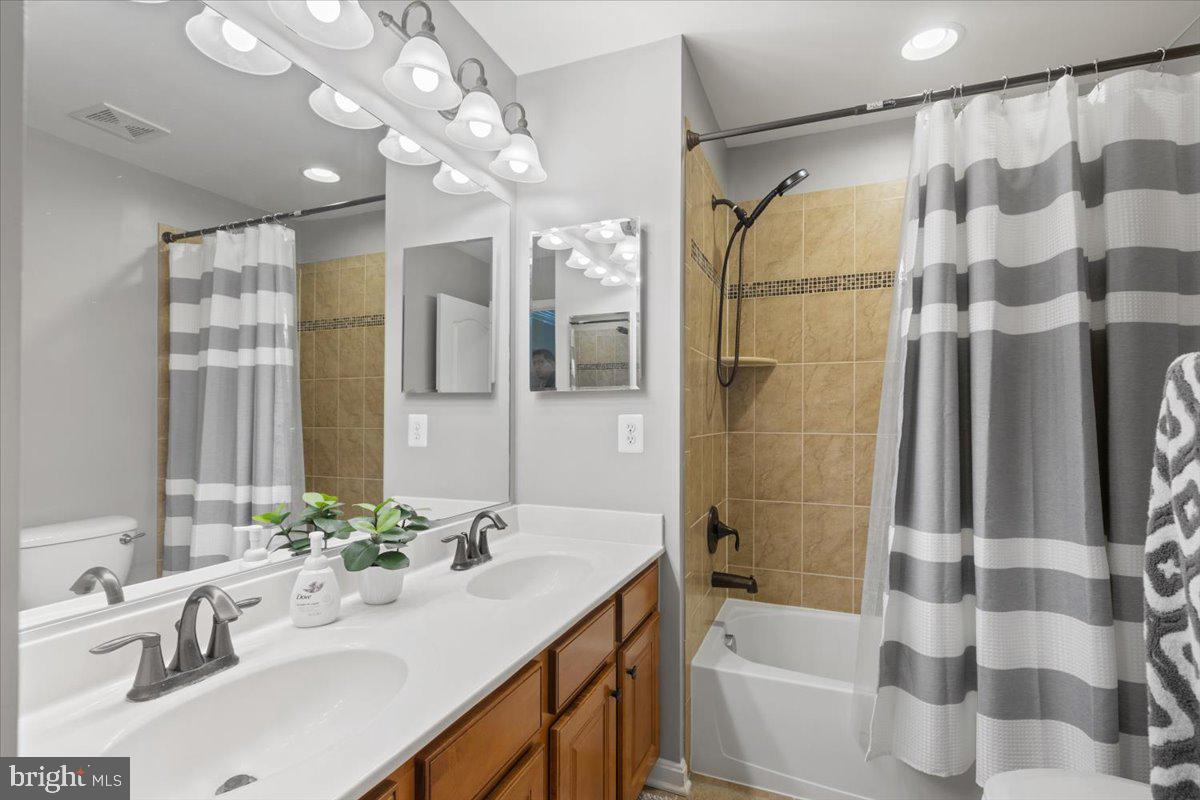 19461 XEROX DR, LEESBURG, Virginia 20176, 3 Bedrooms Bedrooms, 11 Rooms Rooms,2 BathroomsBathrooms,Residential,For sale,19461 XEROX DR,VALO2111906 MLS # VALO2111906