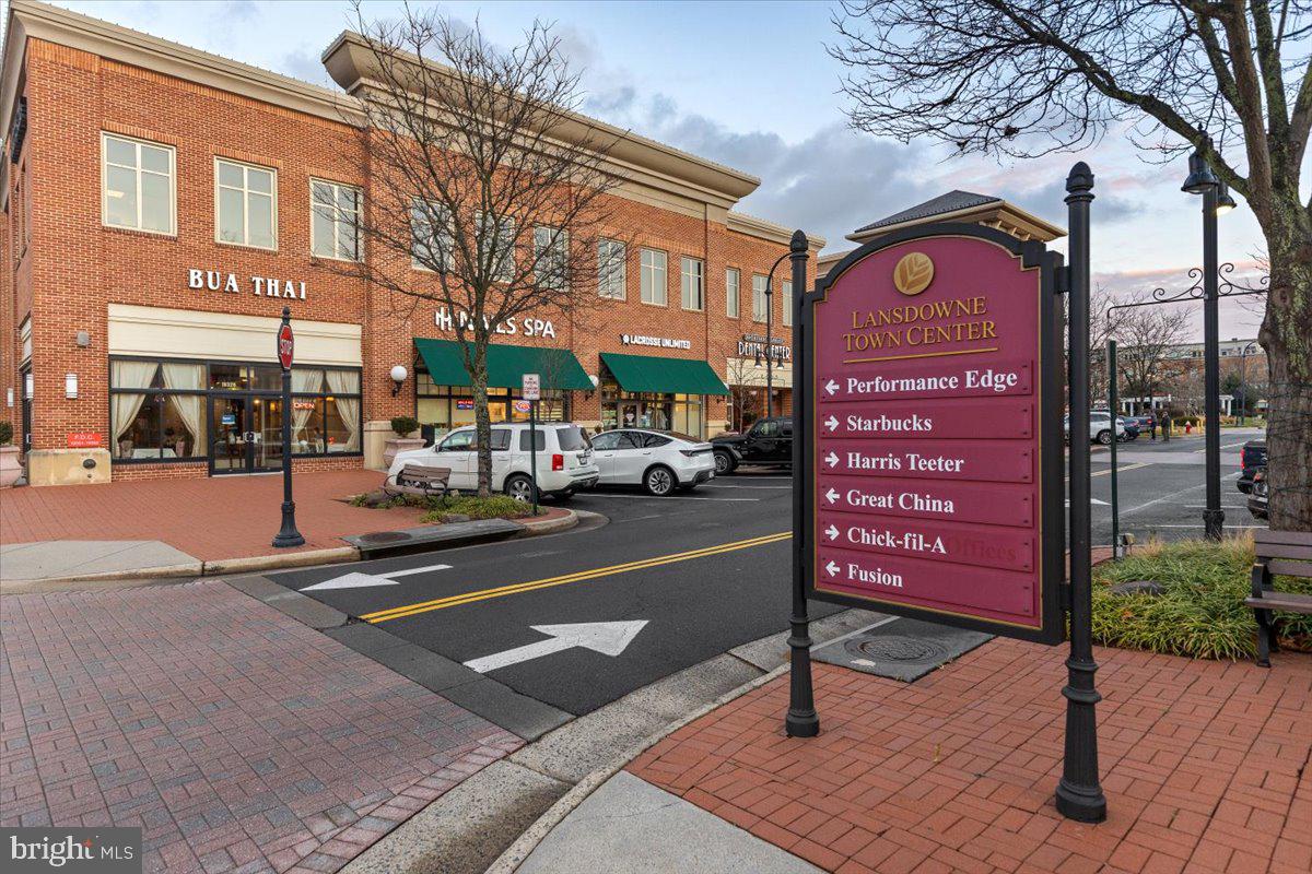 19461 XEROX DR, LEESBURG, Virginia 20176, 3 Bedrooms Bedrooms, 11 Rooms Rooms,2 BathroomsBathrooms,Residential,For sale,19461 XEROX DR,VALO2111906 MLS # VALO2111906