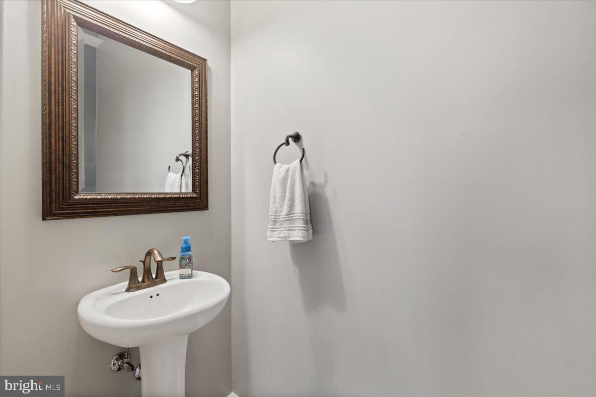 19461 XEROX DR, LEESBURG, Virginia 20176, 3 Bedrooms Bedrooms, 11 Rooms Rooms,2 BathroomsBathrooms,Residential,For sale,19461 XEROX DR,VALO2111906 MLS # VALO2111906