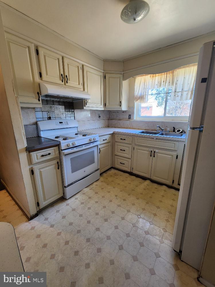 1108 CHAPLIN ST SE, WASHINGTON, District Of Columbia 20019, 3 Bedrooms Bedrooms, ,2 BathroomsBathrooms,Residential,For sale,1108 CHAPLIN ST SE,DCDC2233698 MLS # DCDC2233698