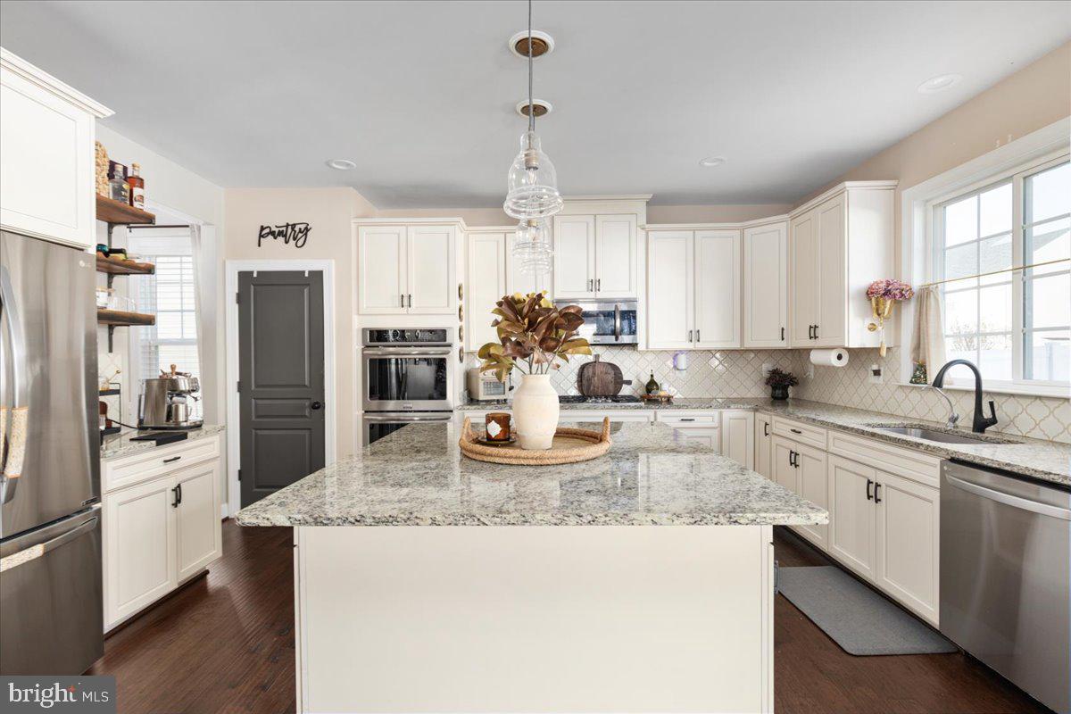 15158 ADDISON LN, WOODBRIDGE, Virginia 22193, 6 Bedrooms Bedrooms, ,4 BathroomsBathrooms,Residential,For sale,15158 ADDISON LN,VAPW2108602 MLS # VAPW2108602