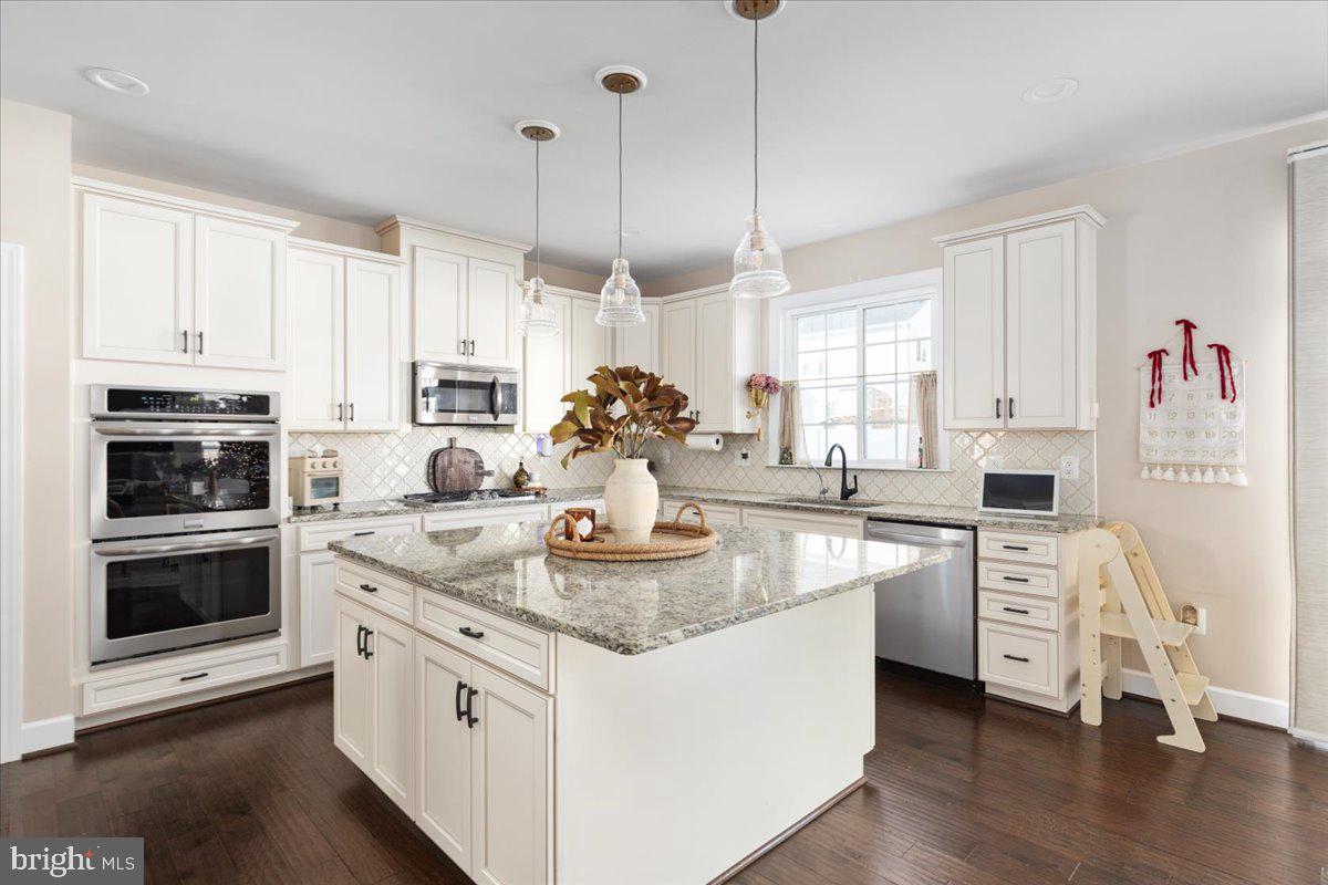 15158 ADDISON LN, WOODBRIDGE, Virginia 22193, 6 Bedrooms Bedrooms, ,4 BathroomsBathrooms,Residential,For sale,15158 ADDISON LN,VAPW2108602 MLS # VAPW2108602