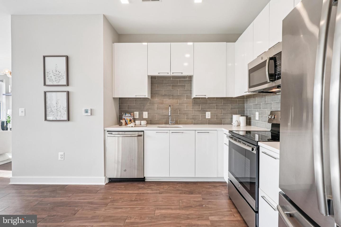 989 S BUCHANAN ST #225, ARLINGTON, Virginia 22204, 2 Bedrooms Bedrooms, 6 Rooms Rooms,2 BathroomsBathrooms,Residential,For sale,989 S BUCHANAN ST #225,VAAR2066584 MLS # VAAR2066584