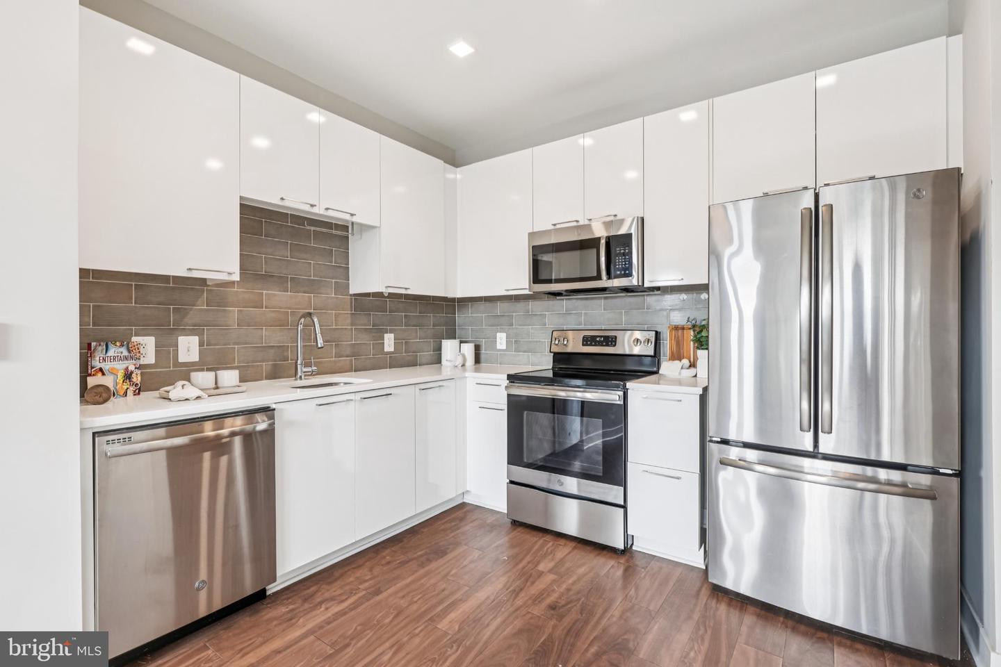 989 S BUCHANAN ST #225, ARLINGTON, Virginia 22204, 2 Bedrooms Bedrooms, 6 Rooms Rooms,2 BathroomsBathrooms,Residential,For sale,989 S BUCHANAN ST #225,VAAR2066584 MLS # VAAR2066584