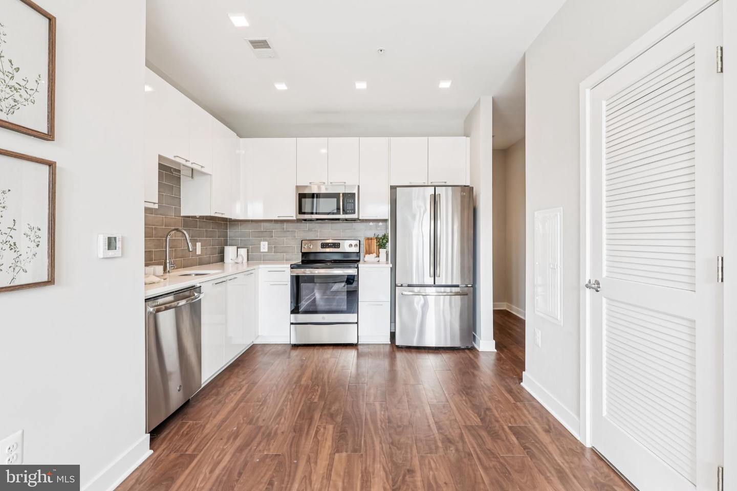 989 S BUCHANAN ST #225, ARLINGTON, Virginia 22204, 2 Bedrooms Bedrooms, 6 Rooms Rooms,2 BathroomsBathrooms,Residential,For sale,989 S BUCHANAN ST #225,VAAR2066584 MLS # VAAR2066584