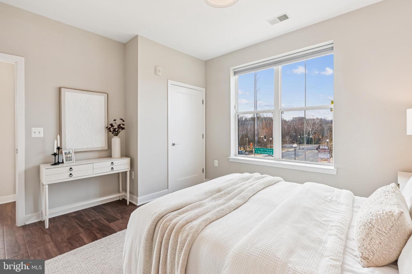 989 S BUCHANAN ST #225, ARLINGTON, Virginia 22204, 2 Bedrooms Bedrooms, 6 Rooms Rooms,2 BathroomsBathrooms,Residential,For sale,989 S BUCHANAN ST #225,VAAR2066584 MLS # VAAR2066584