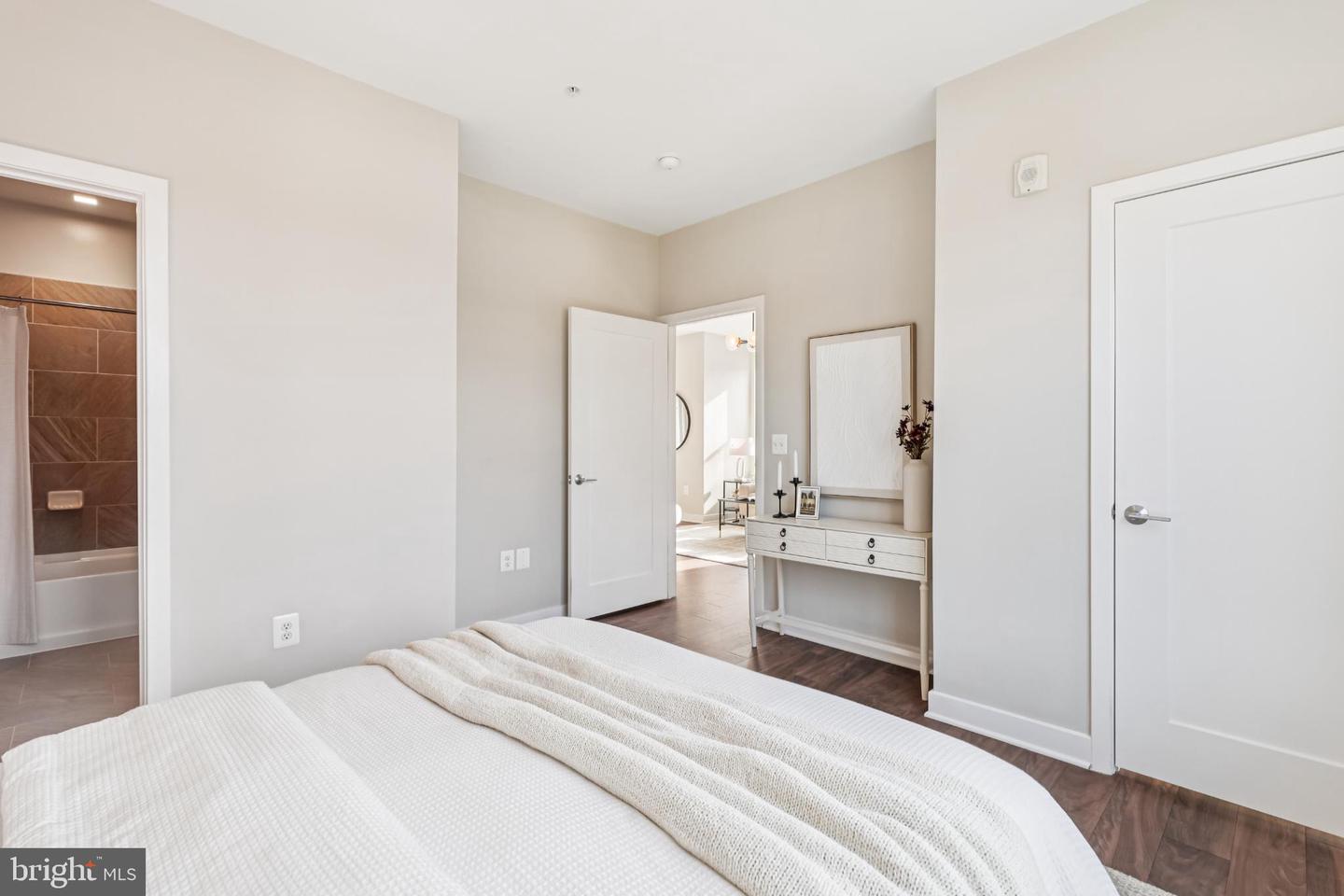 989 S BUCHANAN ST #225, ARLINGTON, Virginia 22204, 2 Bedrooms Bedrooms, 6 Rooms Rooms,2 BathroomsBathrooms,Residential,For sale,989 S BUCHANAN ST #225,VAAR2066584 MLS # VAAR2066584