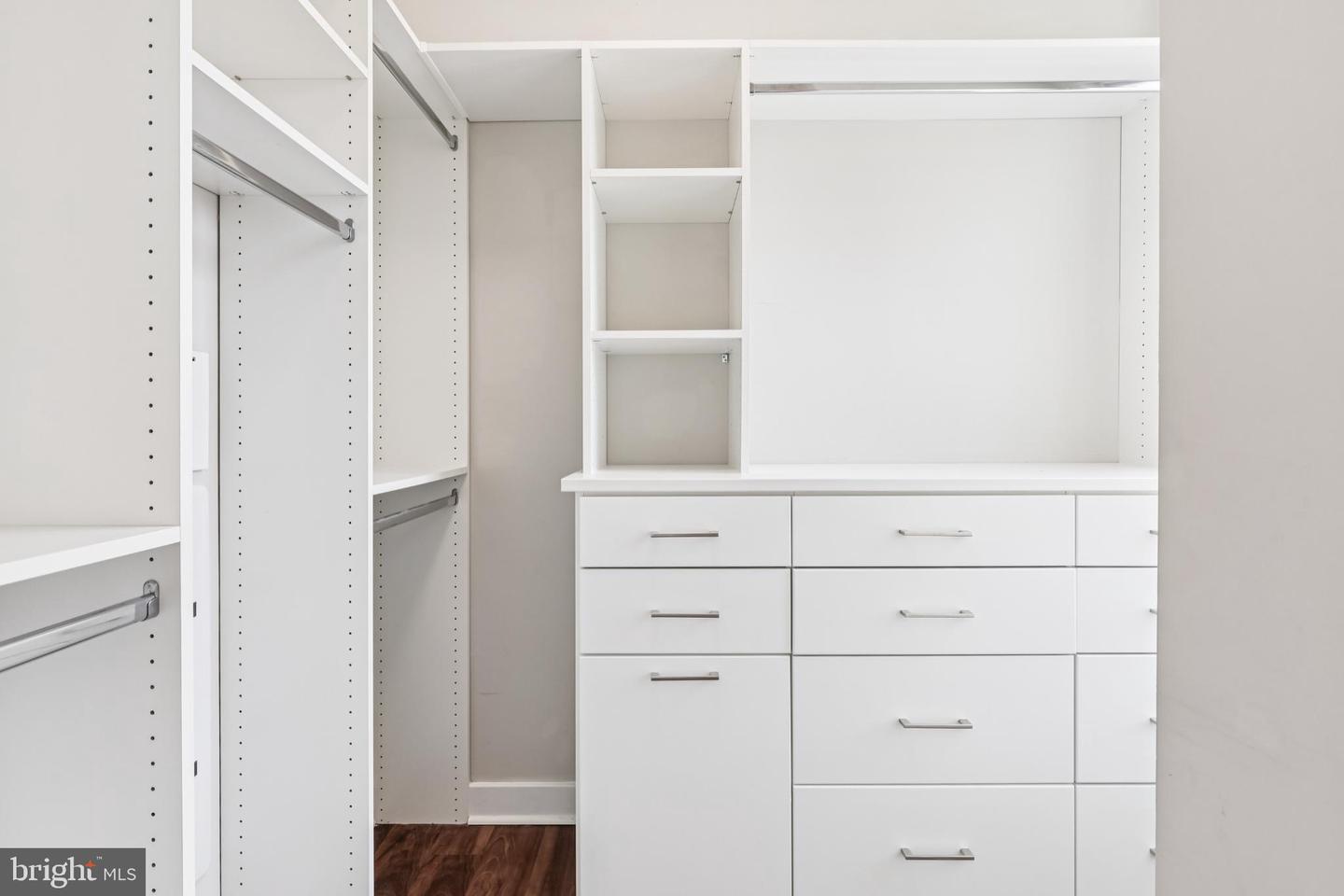 989 S BUCHANAN ST #225, ARLINGTON, Virginia 22204, 2 Bedrooms Bedrooms, 6 Rooms Rooms,2 BathroomsBathrooms,Residential,For sale,989 S BUCHANAN ST #225,VAAR2066584 MLS # VAAR2066584