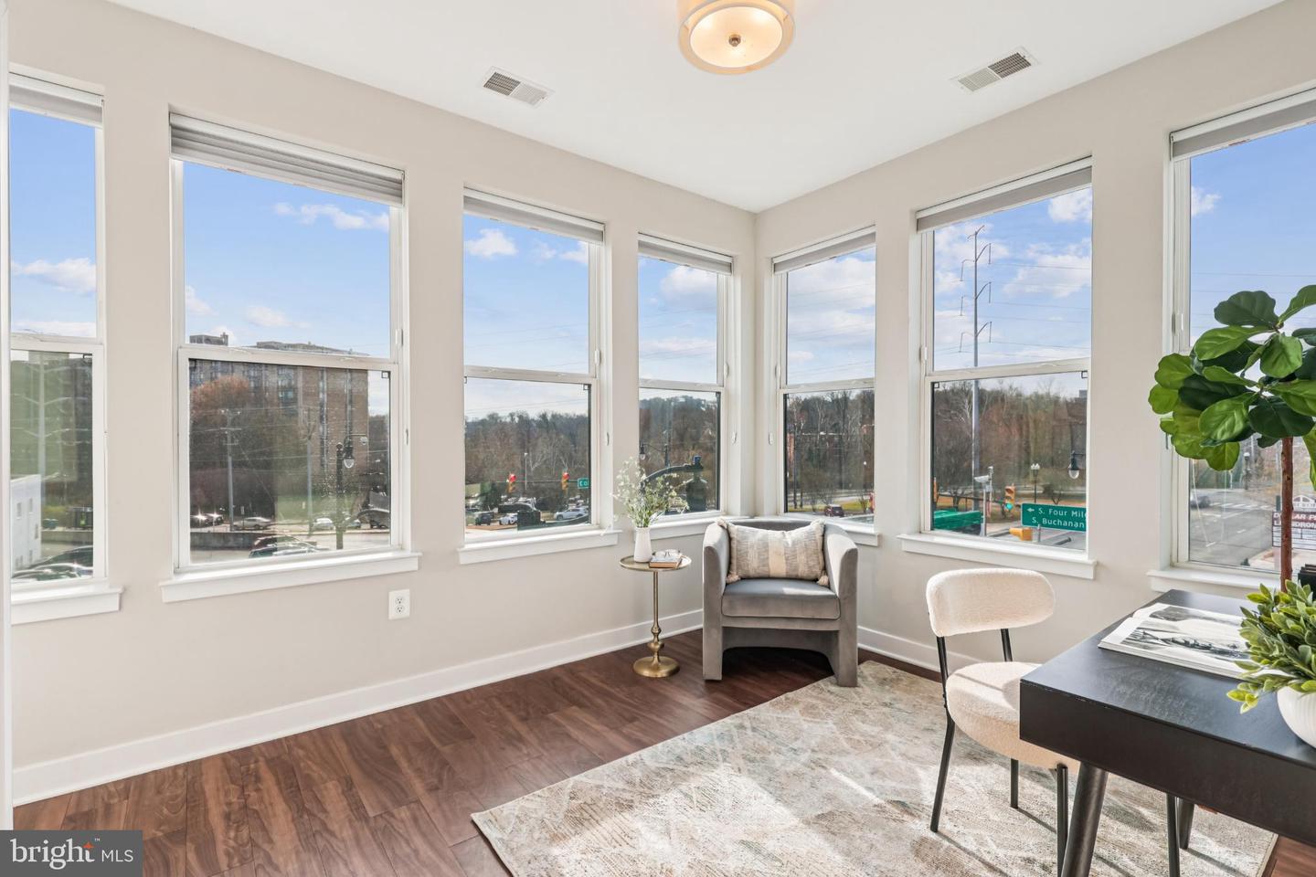 989 S BUCHANAN ST #225, ARLINGTON, Virginia 22204, 2 Bedrooms Bedrooms, 6 Rooms Rooms,2 BathroomsBathrooms,Residential,For sale,989 S BUCHANAN ST #225,VAAR2066584 MLS # VAAR2066584