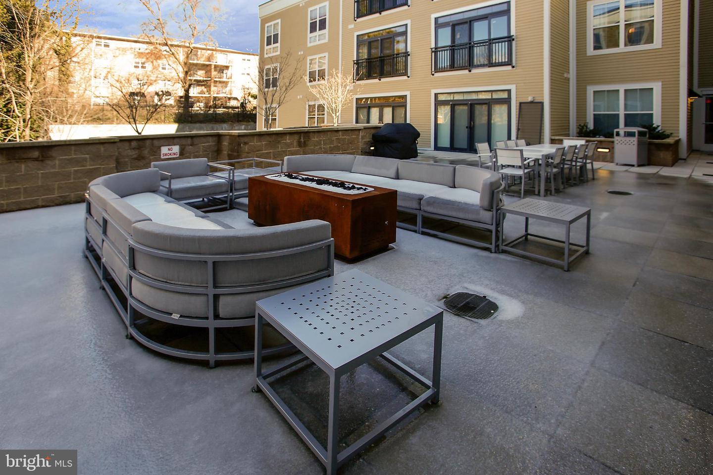 989 S BUCHANAN ST #225, ARLINGTON, Virginia 22204, 2 Bedrooms Bedrooms, 6 Rooms Rooms,2 BathroomsBathrooms,Residential,For sale,989 S BUCHANAN ST #225,VAAR2066584 MLS # VAAR2066584