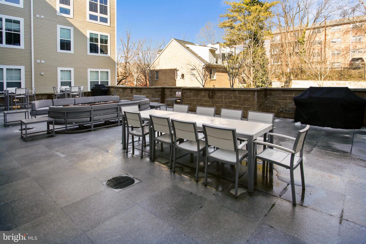 989 S BUCHANAN ST #225, ARLINGTON, Virginia 22204, 2 Bedrooms Bedrooms, 6 Rooms Rooms,2 BathroomsBathrooms,Residential,For sale,989 S BUCHANAN ST #225,VAAR2066584 MLS # VAAR2066584