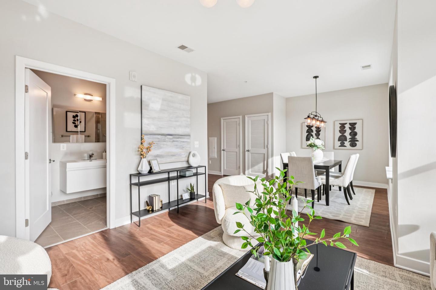 989 S BUCHANAN ST #225, ARLINGTON, Virginia 22204, 2 Bedrooms Bedrooms, 6 Rooms Rooms,2 BathroomsBathrooms,Residential,For sale,989 S BUCHANAN ST #225,VAAR2066584 MLS # VAAR2066584